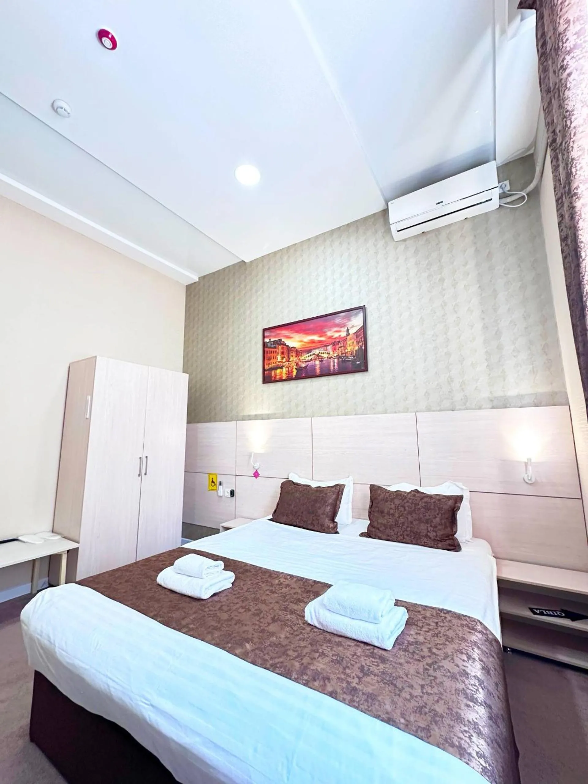 CITY HOTEL
