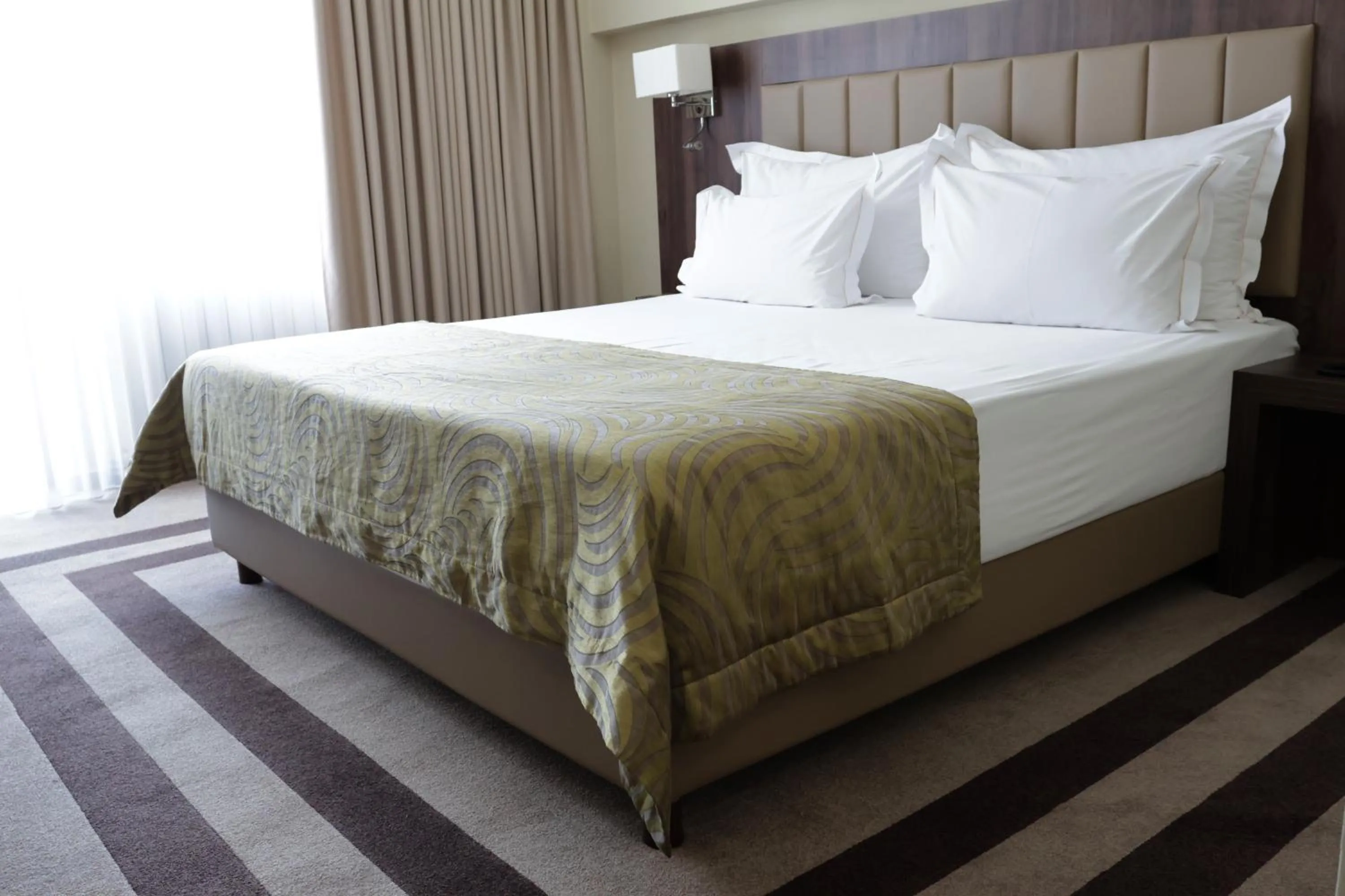 Bed in Hotel McPietroasa