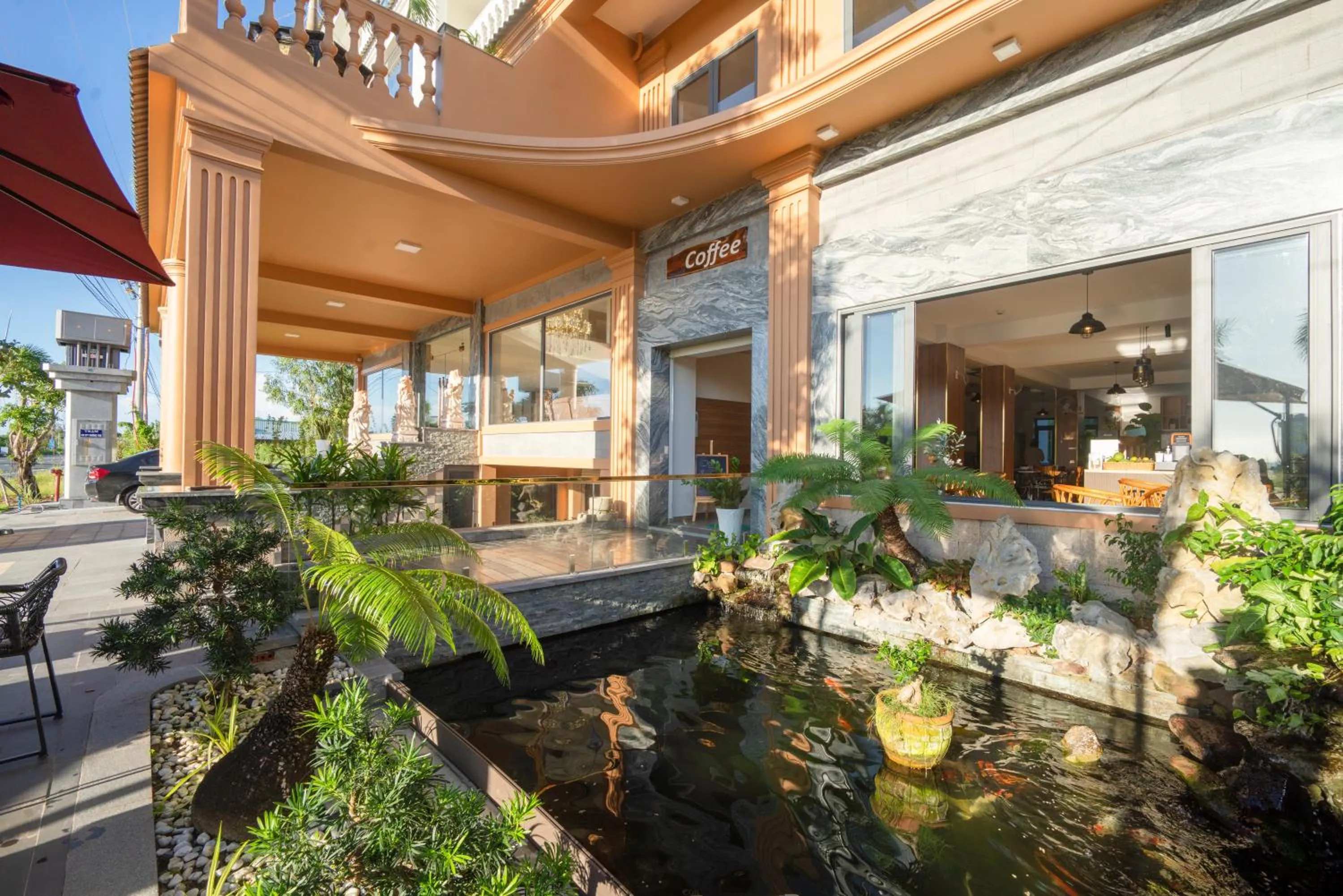 Facade/entrance in UMI-PQ hotel