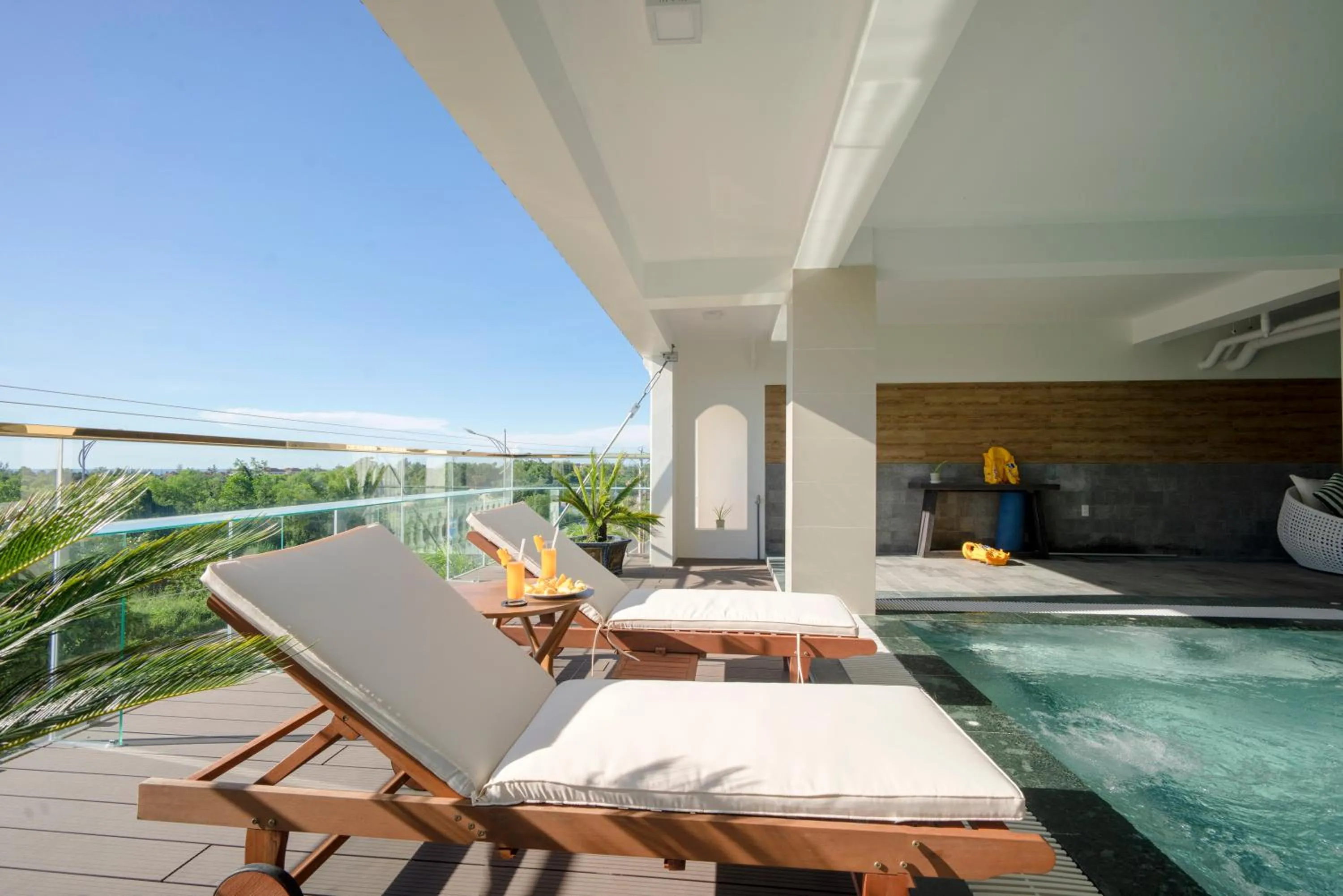 Swimming pool in UMI-PQ hotel