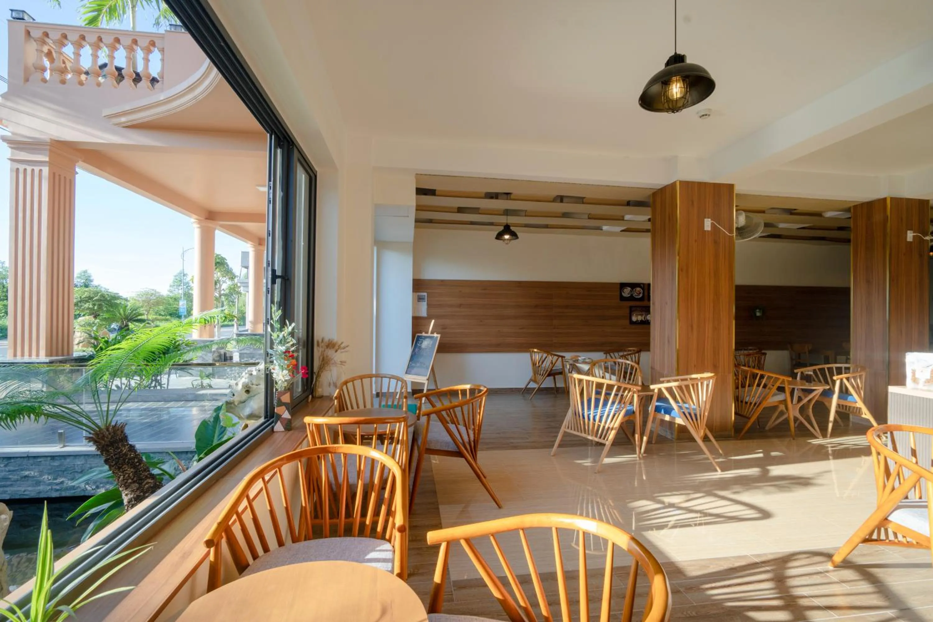 Restaurant/places to eat in UMI-PQ hotel