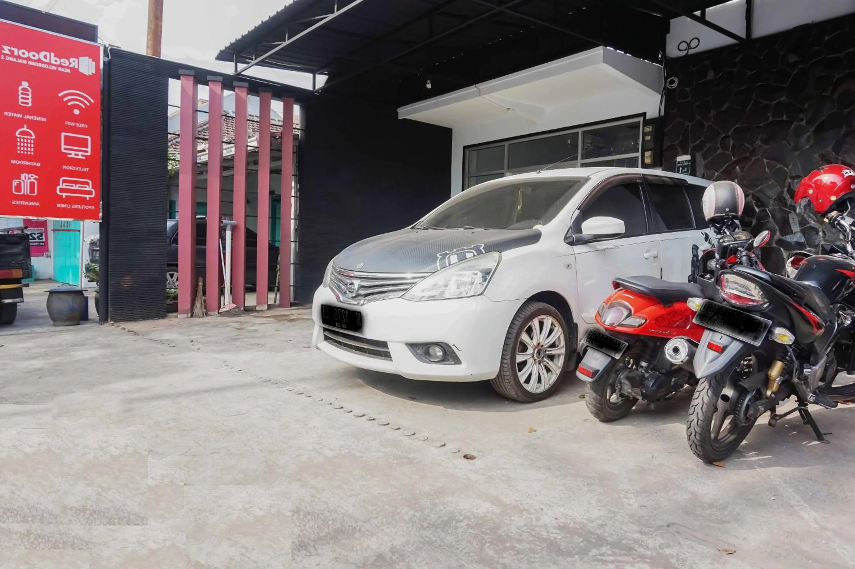 RedDoorz near Velodrome Malang 2