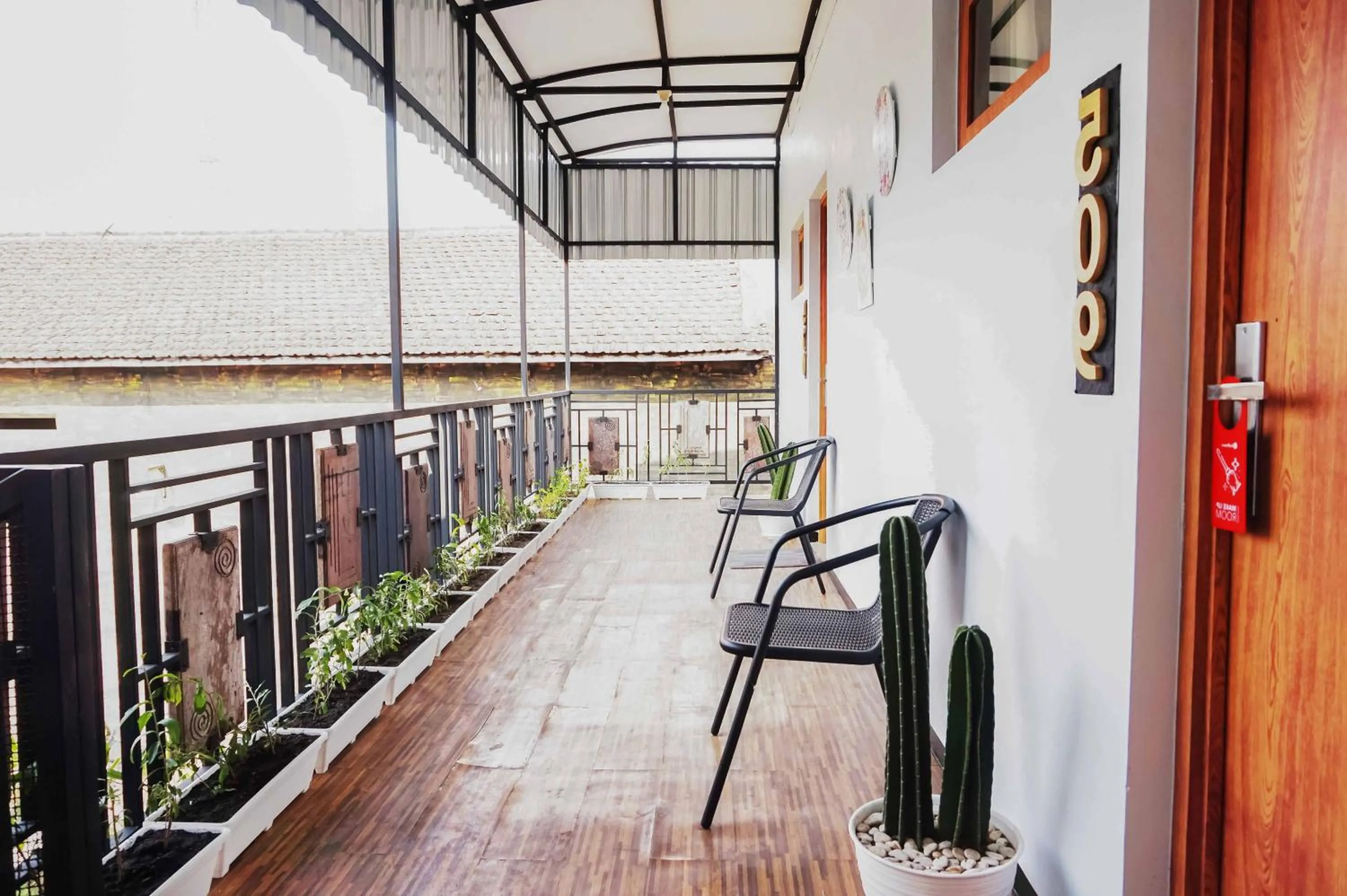 RedDoorz near Velodrome Malang 2