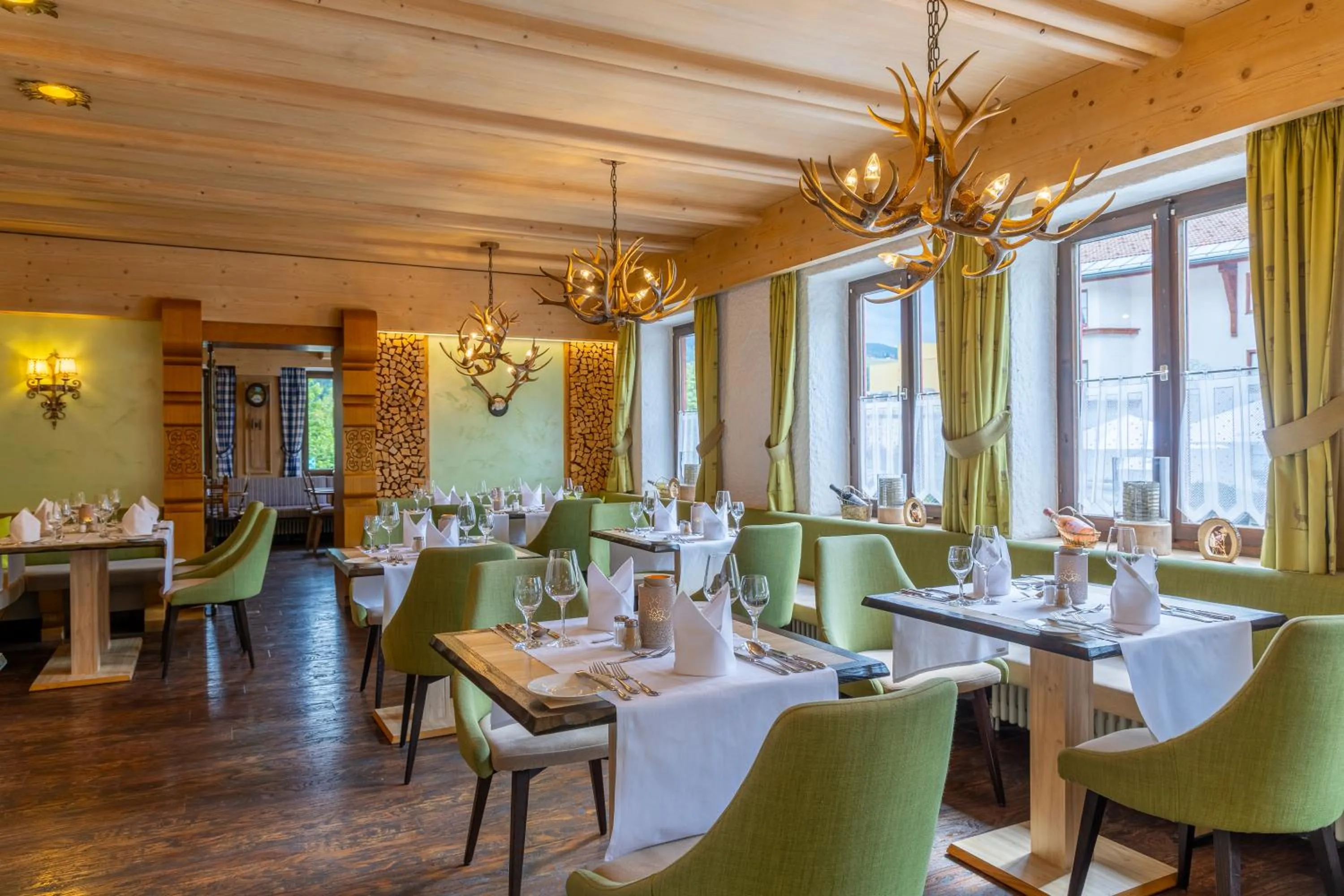 Restaurant/places to eat in Königshof Hotel Resort