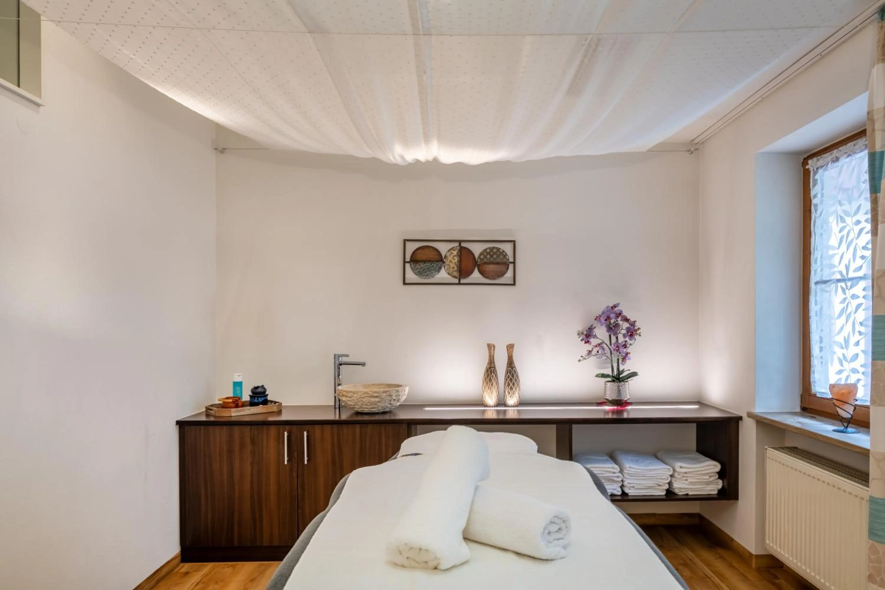 Massage, Bed in Königshof Hotel Resort