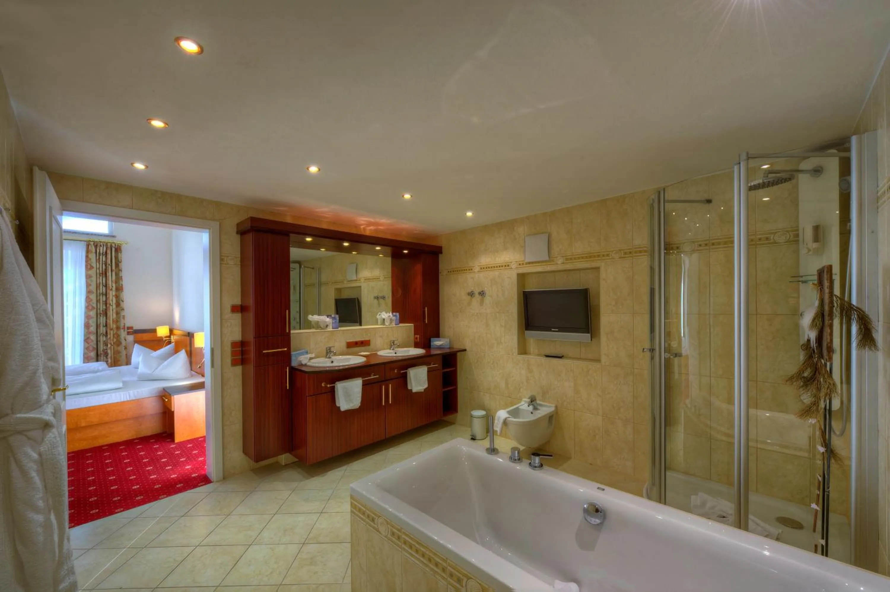 Bathroom, Bed in Königshof Hotel Resort