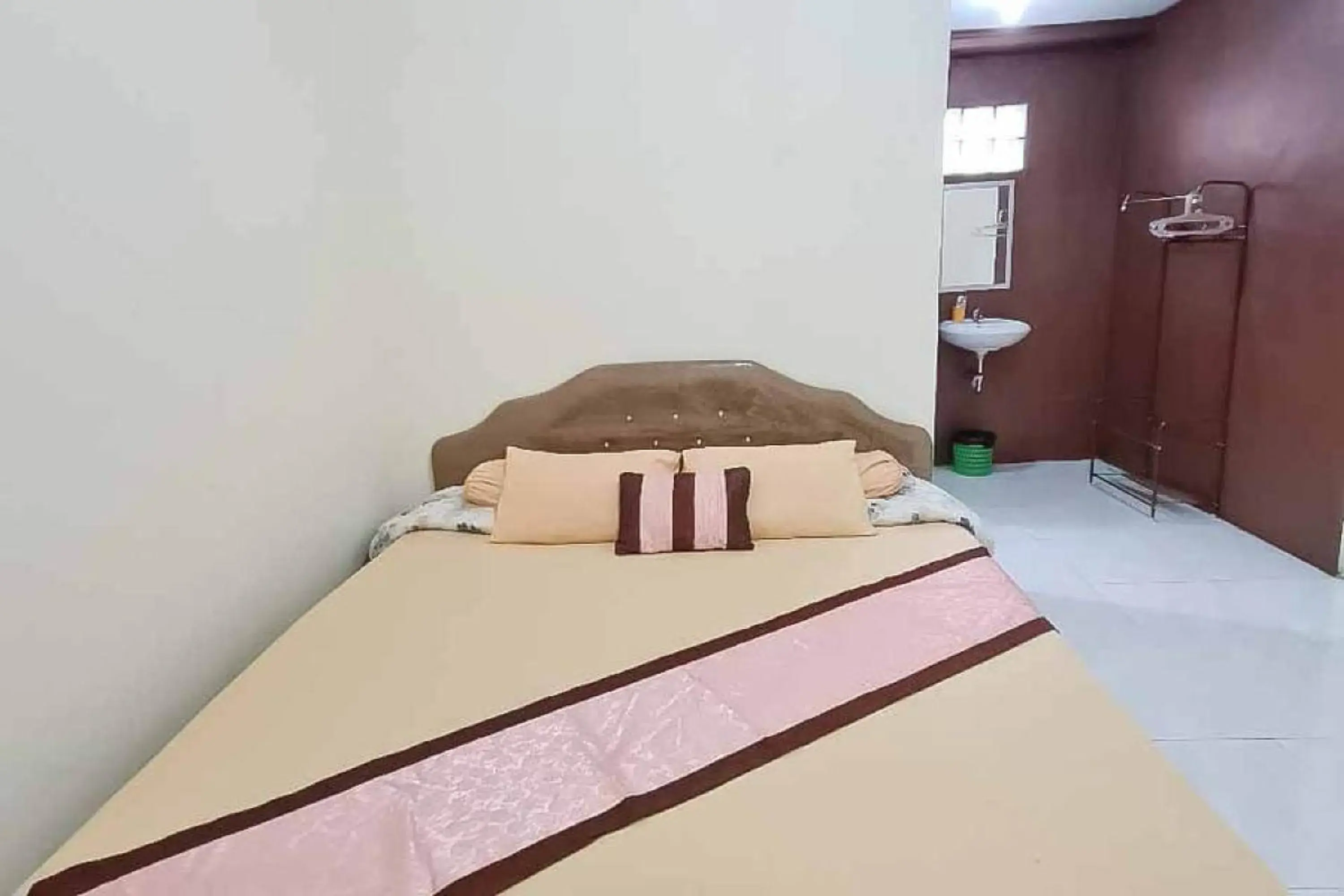 Double Room in Pesona Wisata Alam Ciparay Endah Mitra RedDoorz Double Room in Pesona Wisata Alam Ciparay Endah Mitra RedDoorz