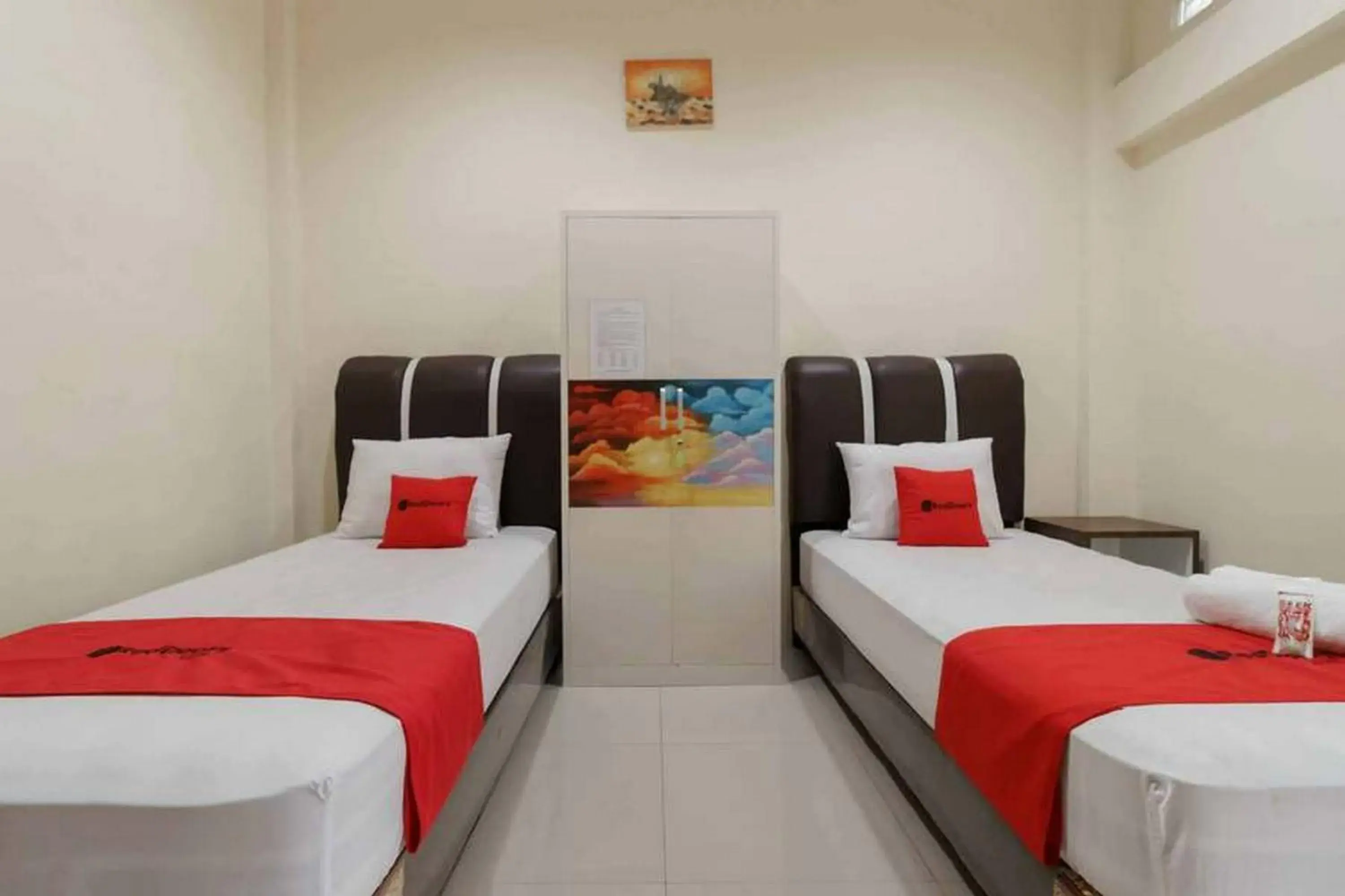 Bedroom, Bed in RedDoorz near RS Adam Malik Medan 2 Bedroom, Bed in RedDoorz near RS Adam Malik Medan 2