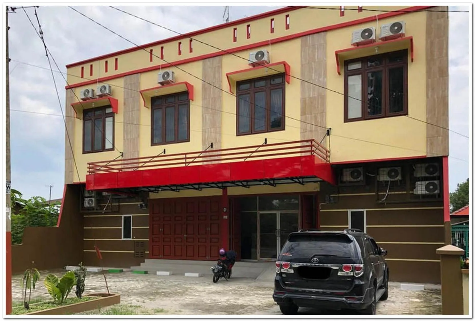 Property building in RedDoorz near RS Adam Malik Medan 2