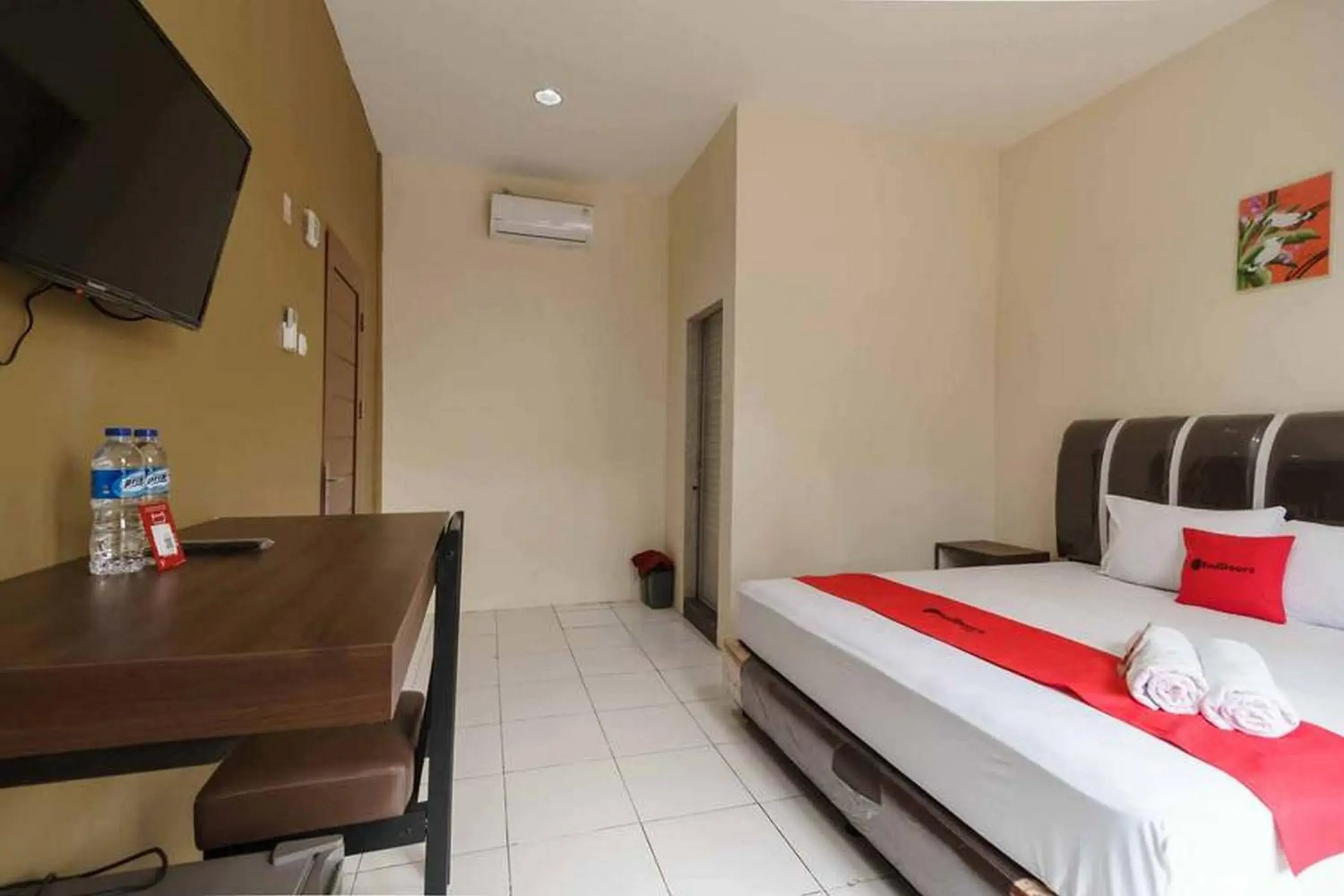 Property building, Bed in RedDoorz near RS Adam Malik Medan 2 Property building, Bed in RedDoorz near RS Adam Malik Medan 2