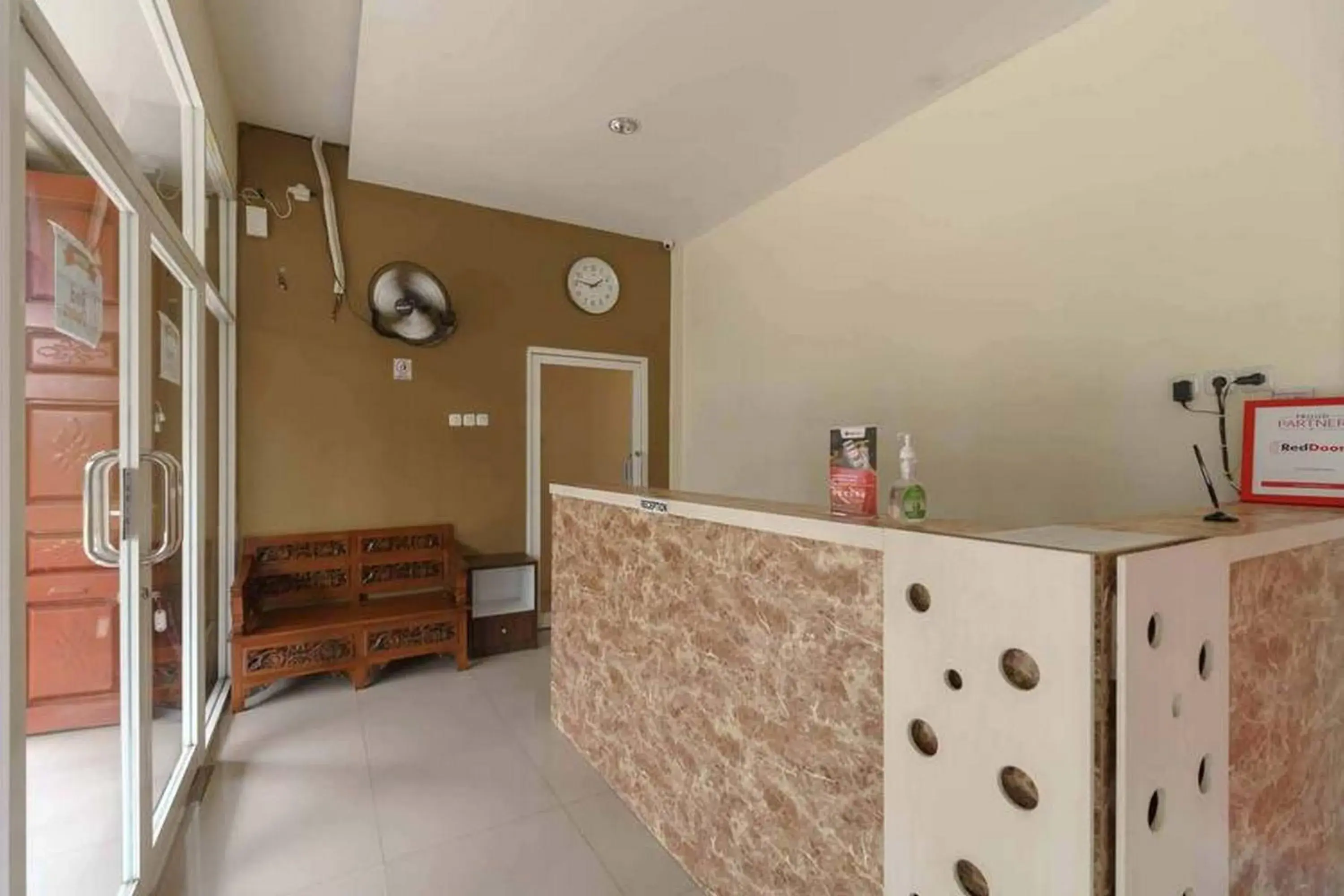 Property building in RedDoorz near RS Adam Malik Medan 2 Property building in RedDoorz near RS Adam Malik Medan 2