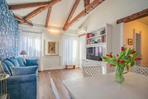 Lo Squero 3 Apartment with Balcony in Dorsoduro Lo Squero 3 Apartment with Balcony in Dorsoduro