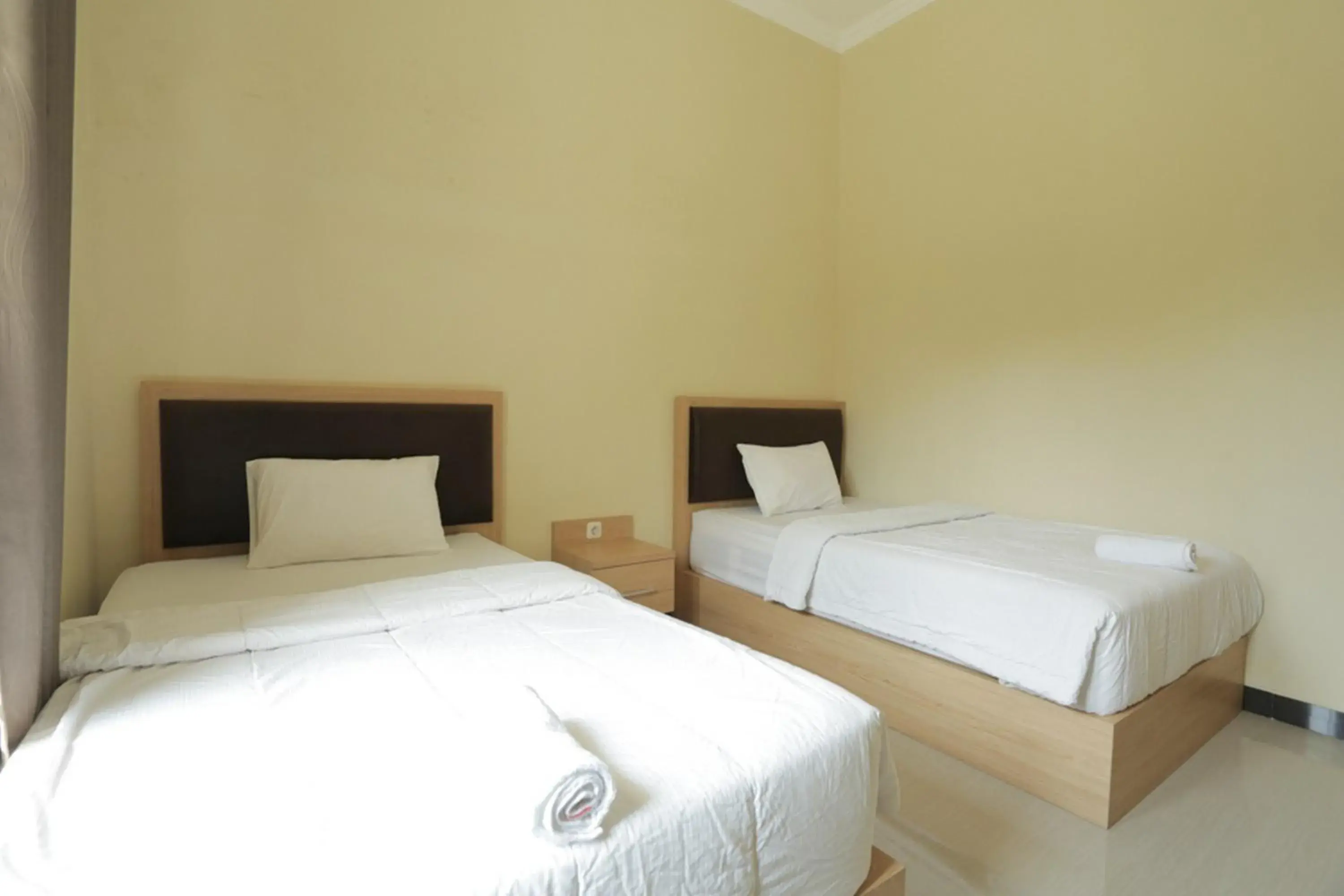 Bedroom, Bed in IDR Green Guest House Syariah Mitra RedDoorz Bedroom, Bed in IDR Green Guest House Syariah Mitra RedDoorz