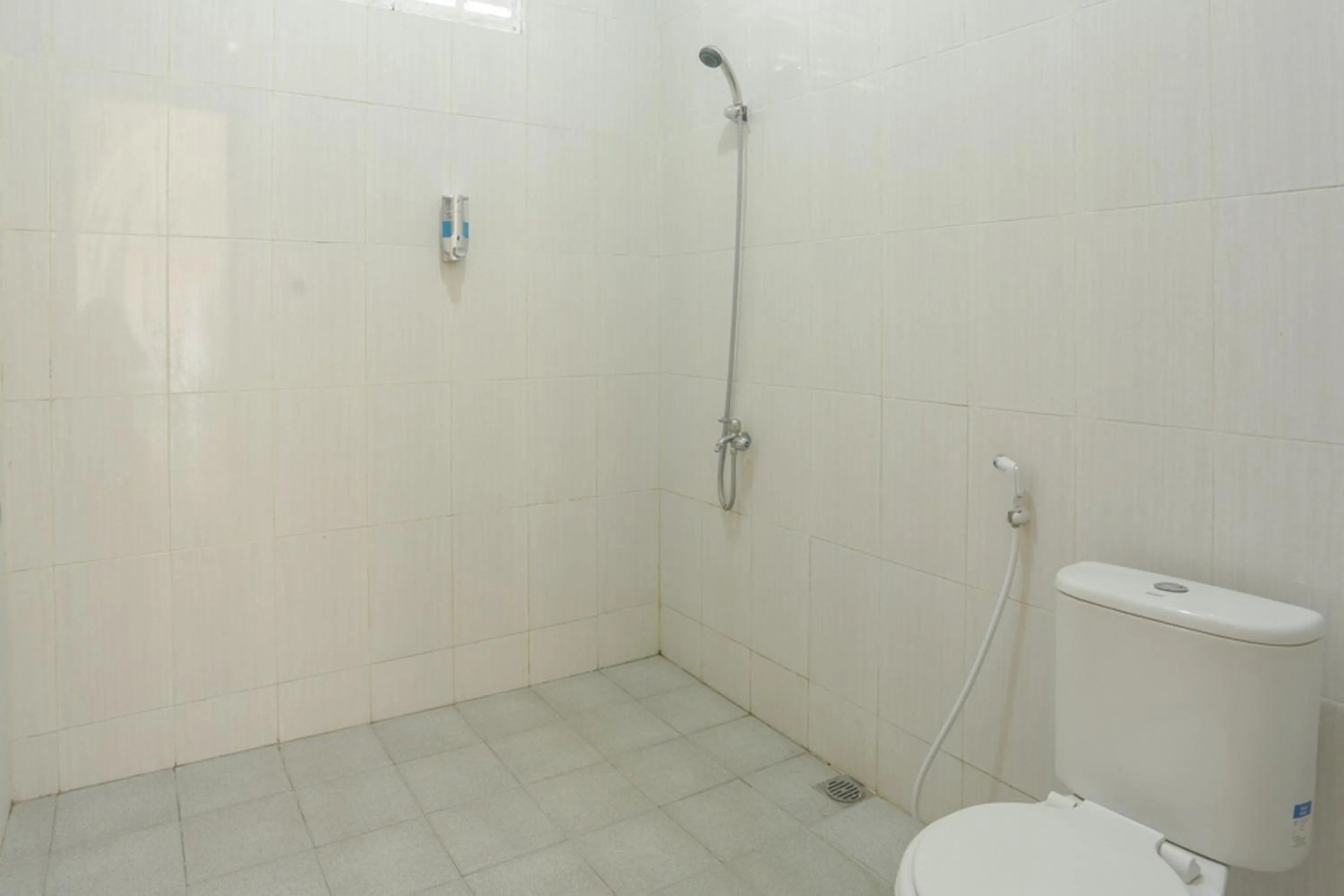 Bathroom in IDR Green Guest House Syariah Mitra RedDoorz