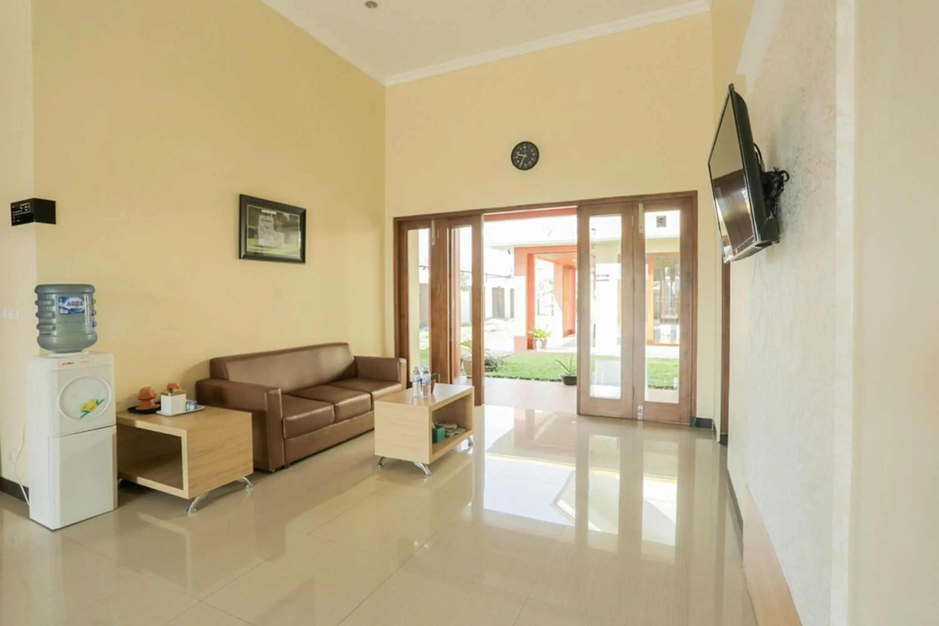 Seating area in IDR Green Guest House Syariah Mitra RedDoorz Seating area in IDR Green Guest House Syariah Mitra RedDoorz