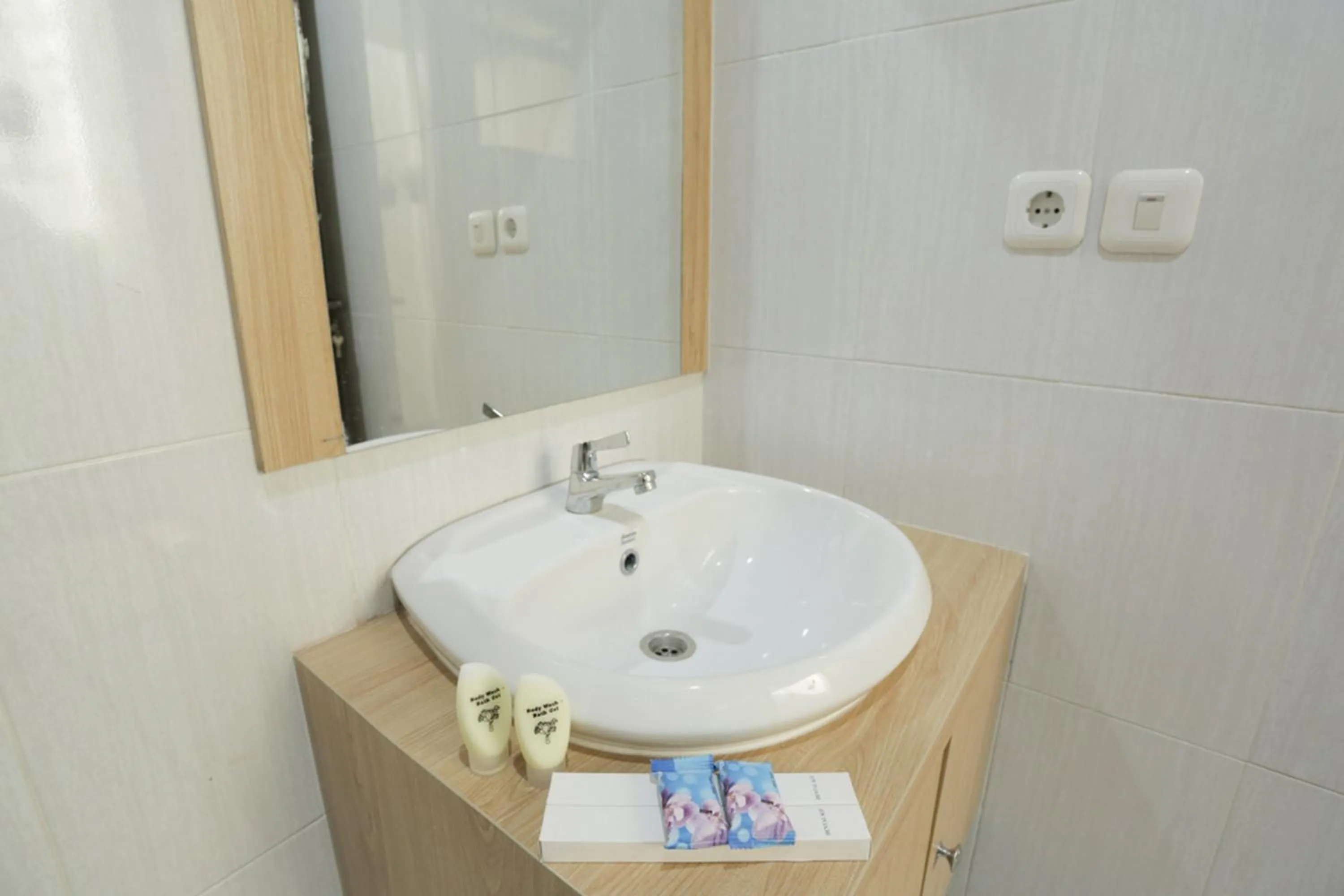 Bathroom in IDR Green Guest House Syariah Mitra RedDoorz