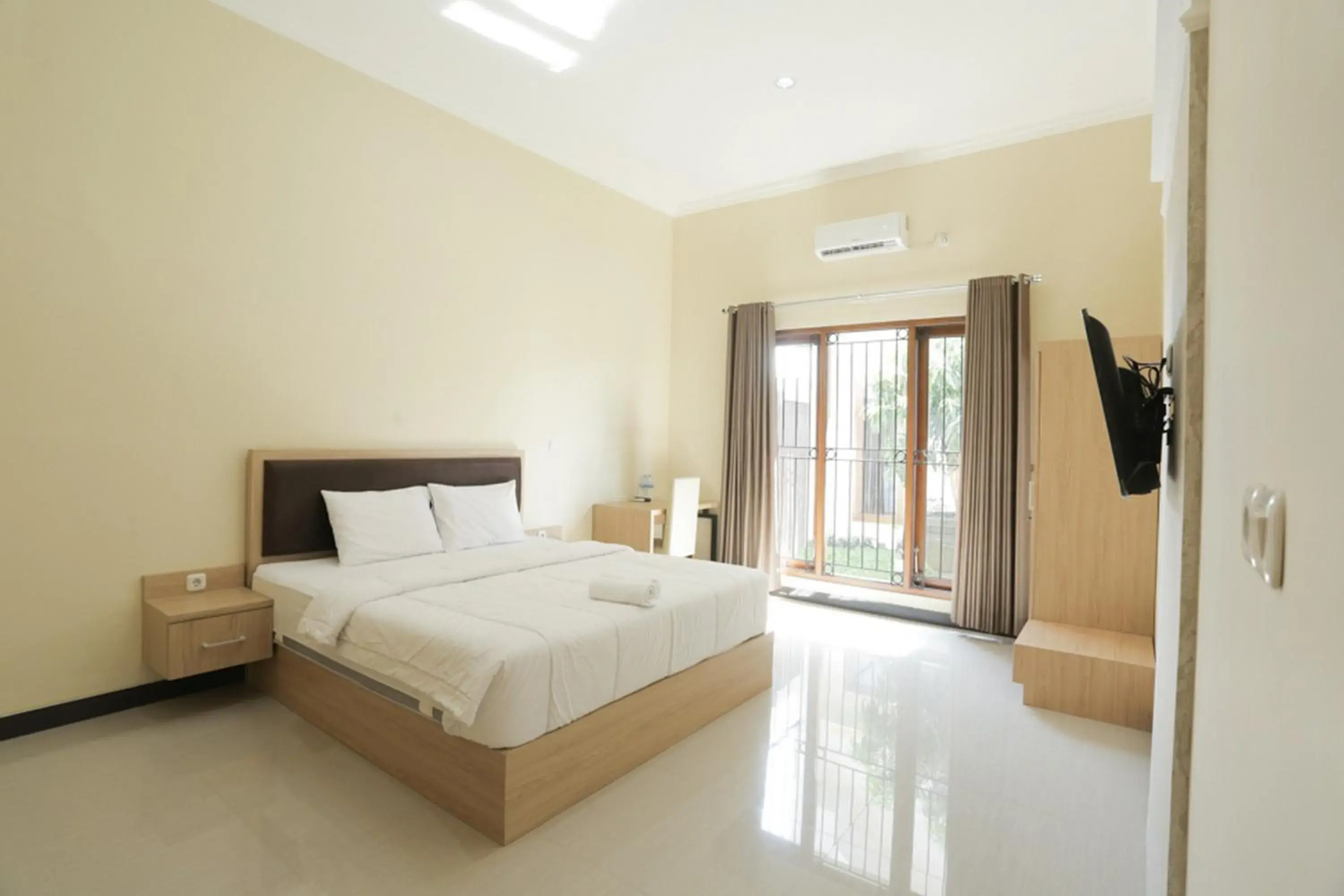 Bedroom, Bed in IDR Green Guest House Syariah Mitra RedDoorz Bedroom, Bed in IDR Green Guest House Syariah Mitra RedDoorz