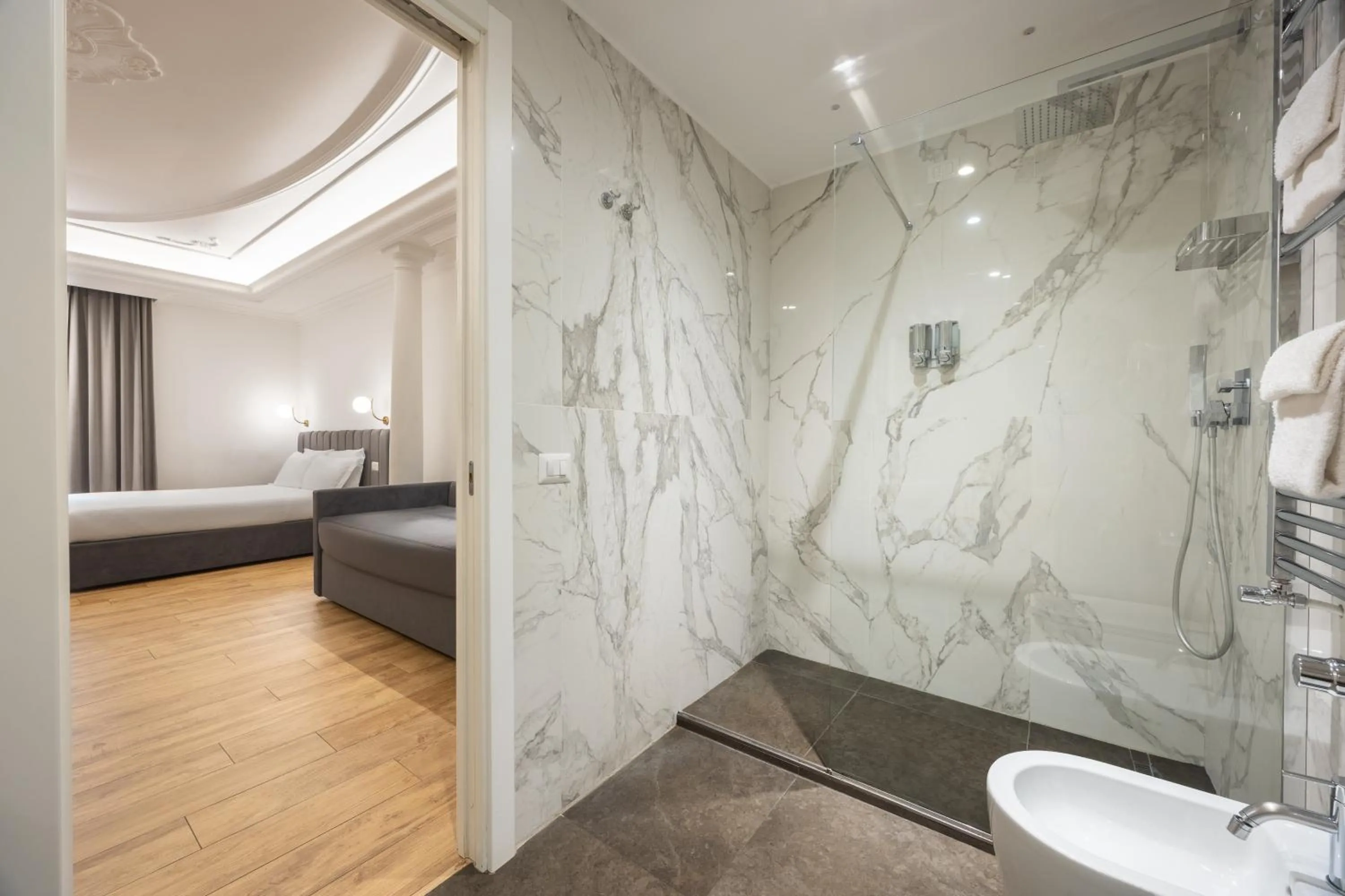 Bathroom, Bed in SM Vatican Relais B&B