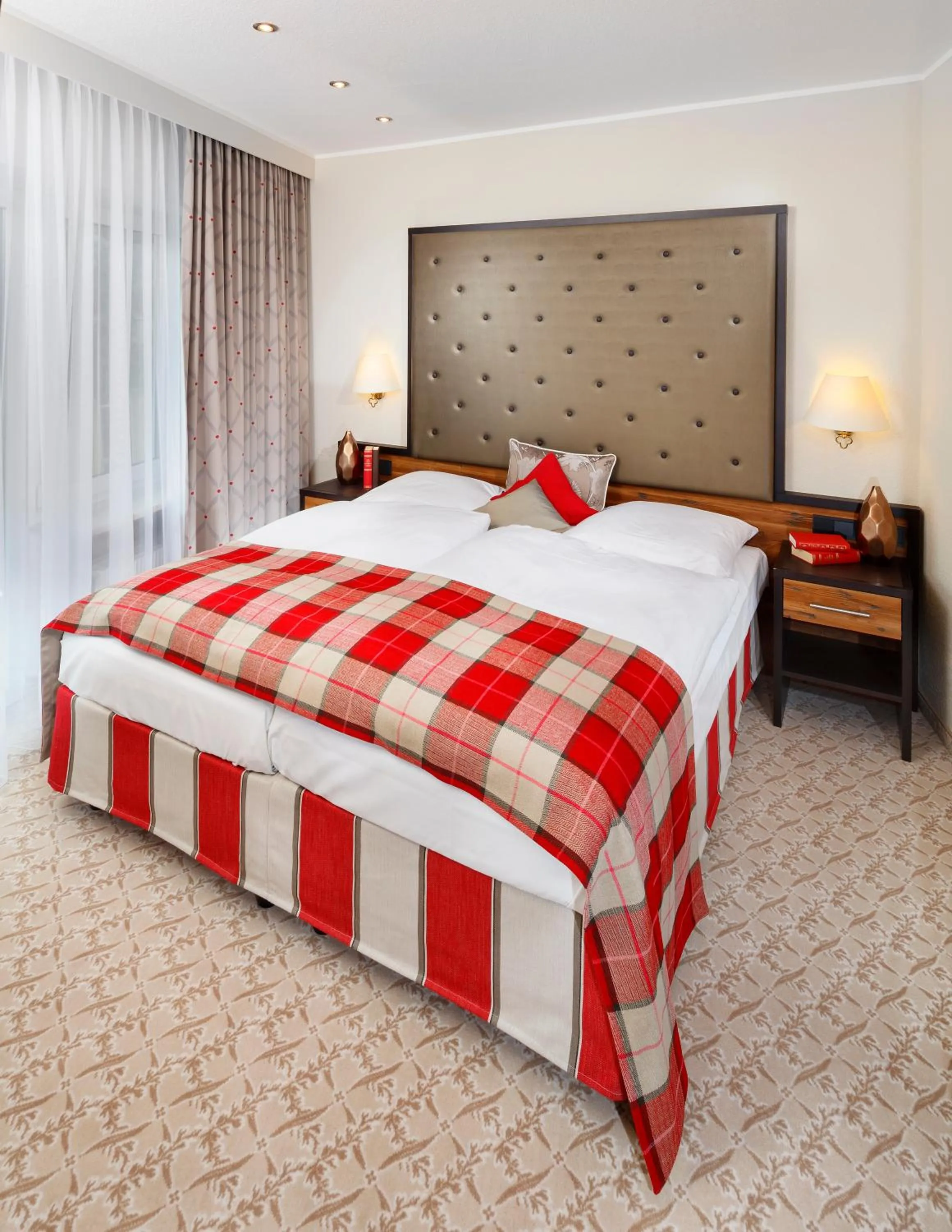 Photo of the whole room, Bed in Wittelsbacher Hof