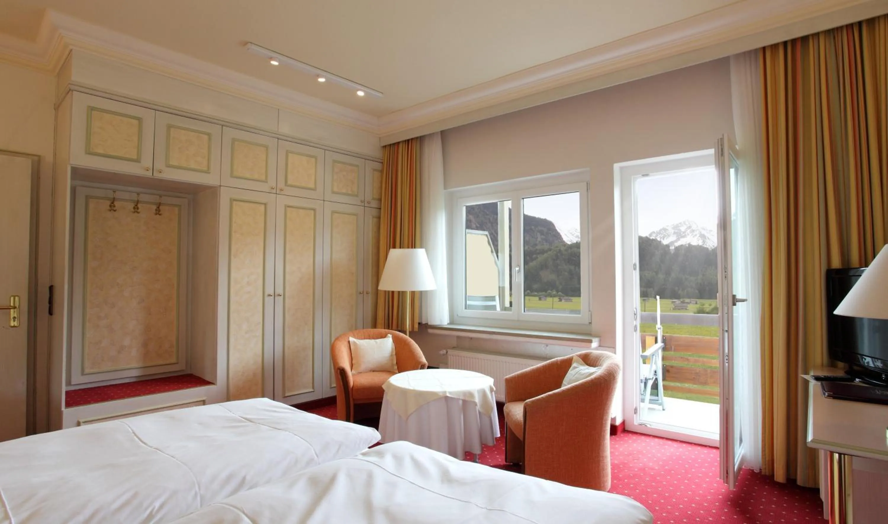 Balcony/Terrace, Bed in Wittelsbacher Hof