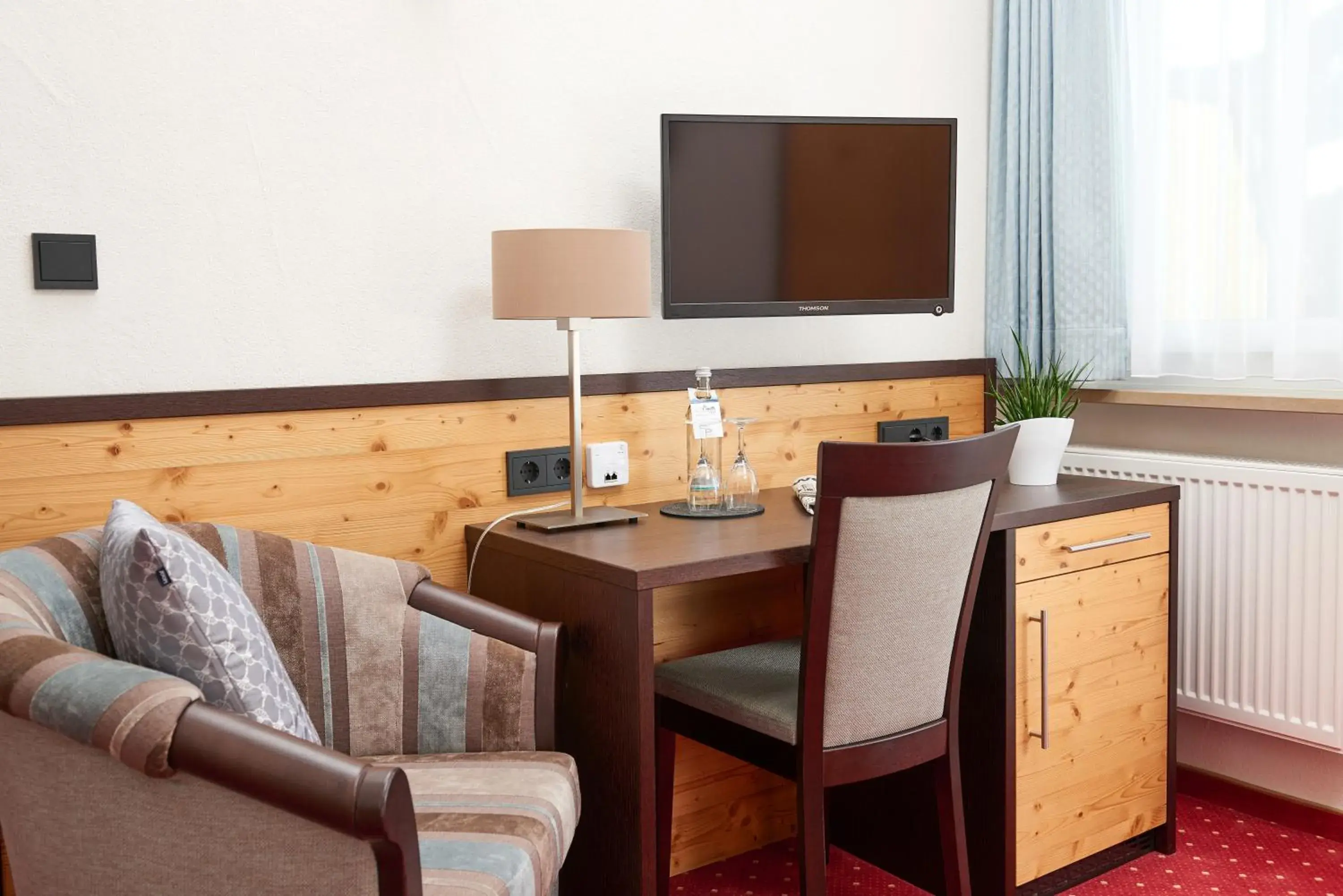 Family Room with Balcony (2 Adults + 1 Child) in Wittelsbacher Hof Family Room with Balcony (2 Adults + 1 Child) in Wittelsbacher Hof