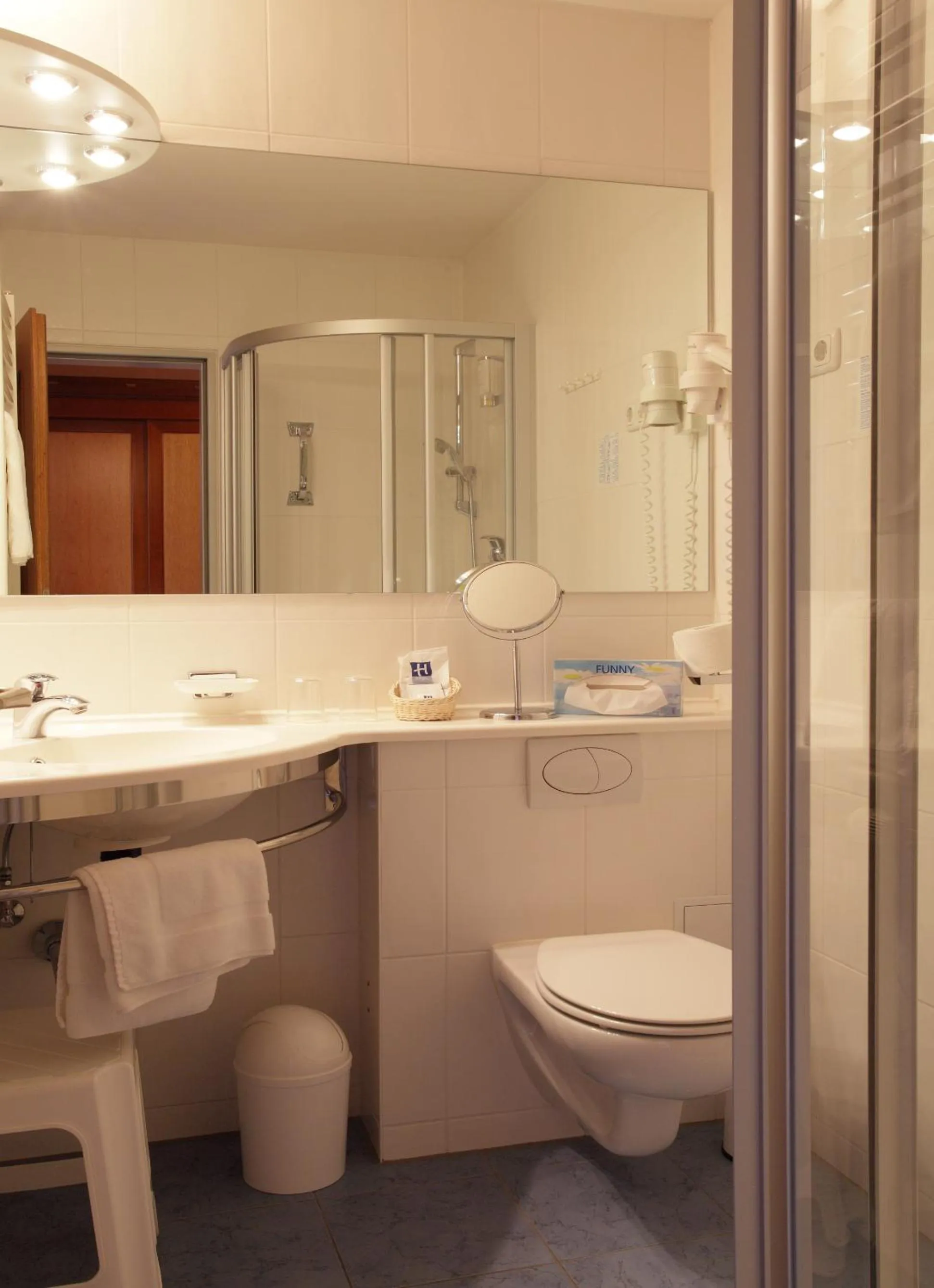 Bathroom in Wittelsbacher Hof