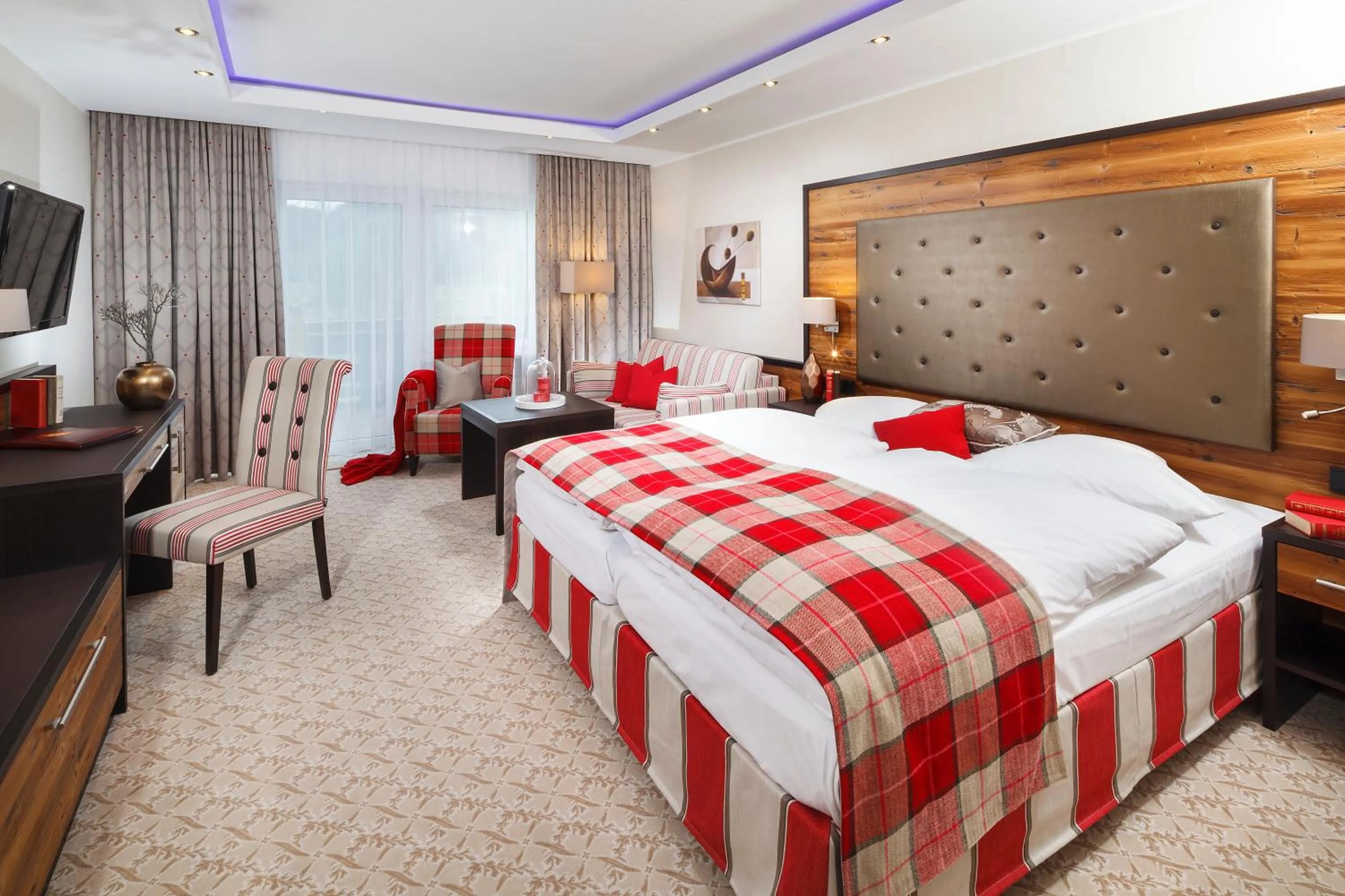 Photo of the whole room, Bed in Wittelsbacher Hof