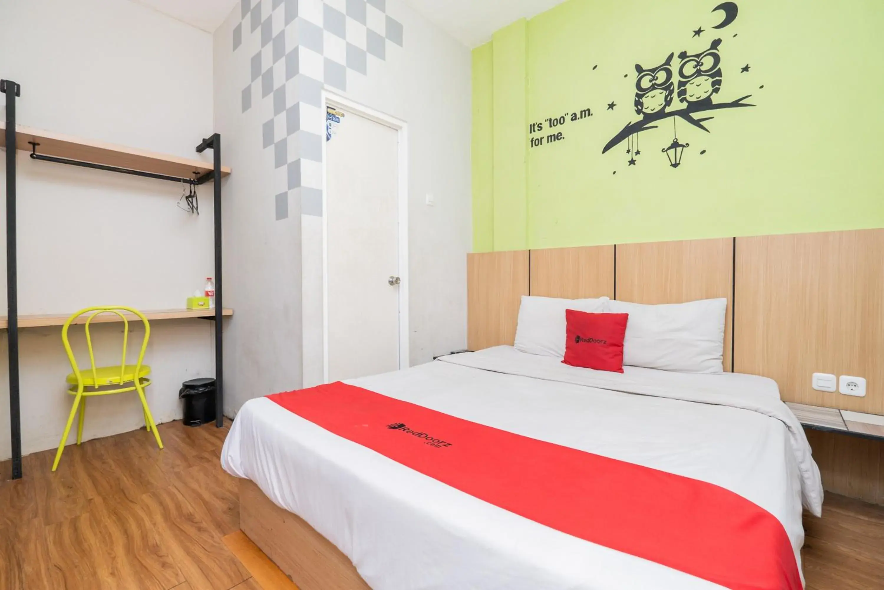 Bed in RedDoorz @ Darmo Surabaya Bed in RedDoorz @ Darmo Surabaya