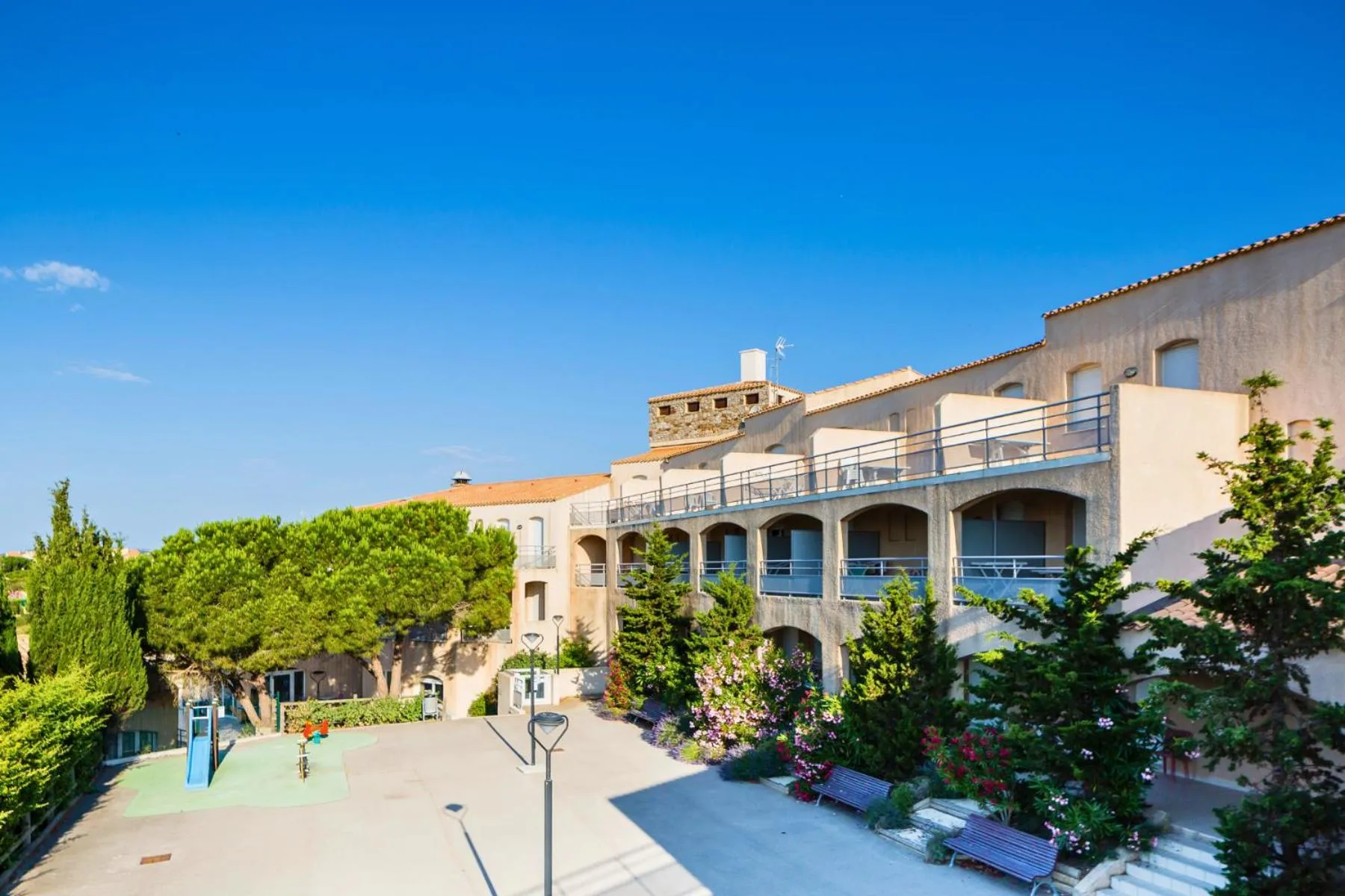Property building in ULVF Les Romarins