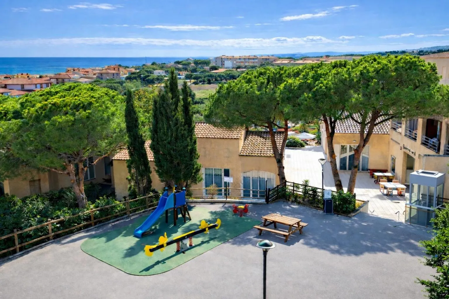 Property building in ULVF Les Romarins