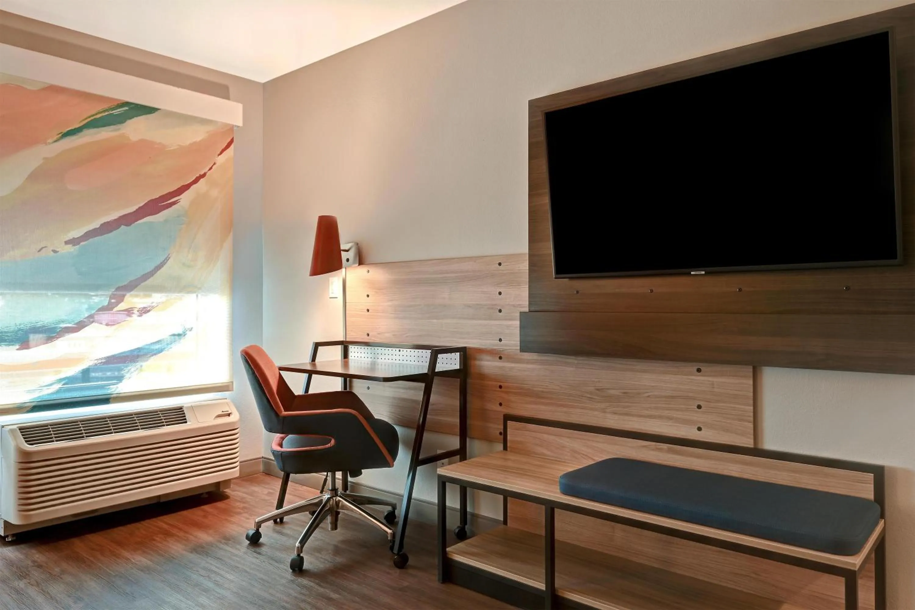 Bedroom in Tru By Hilton Albuquerque North I-25, Nm