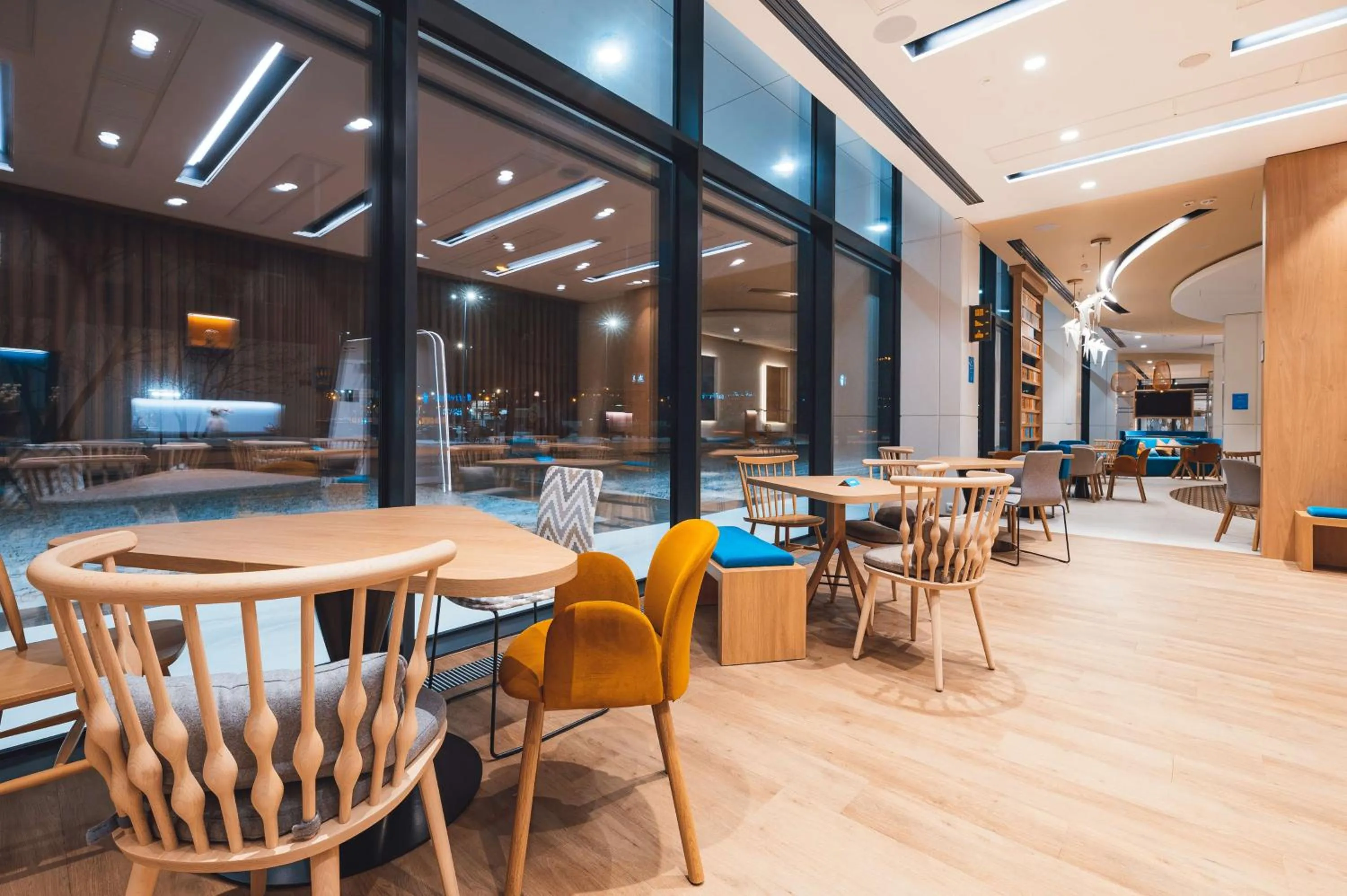 Dining area in Hampton By Hilton Warsaw Reduta