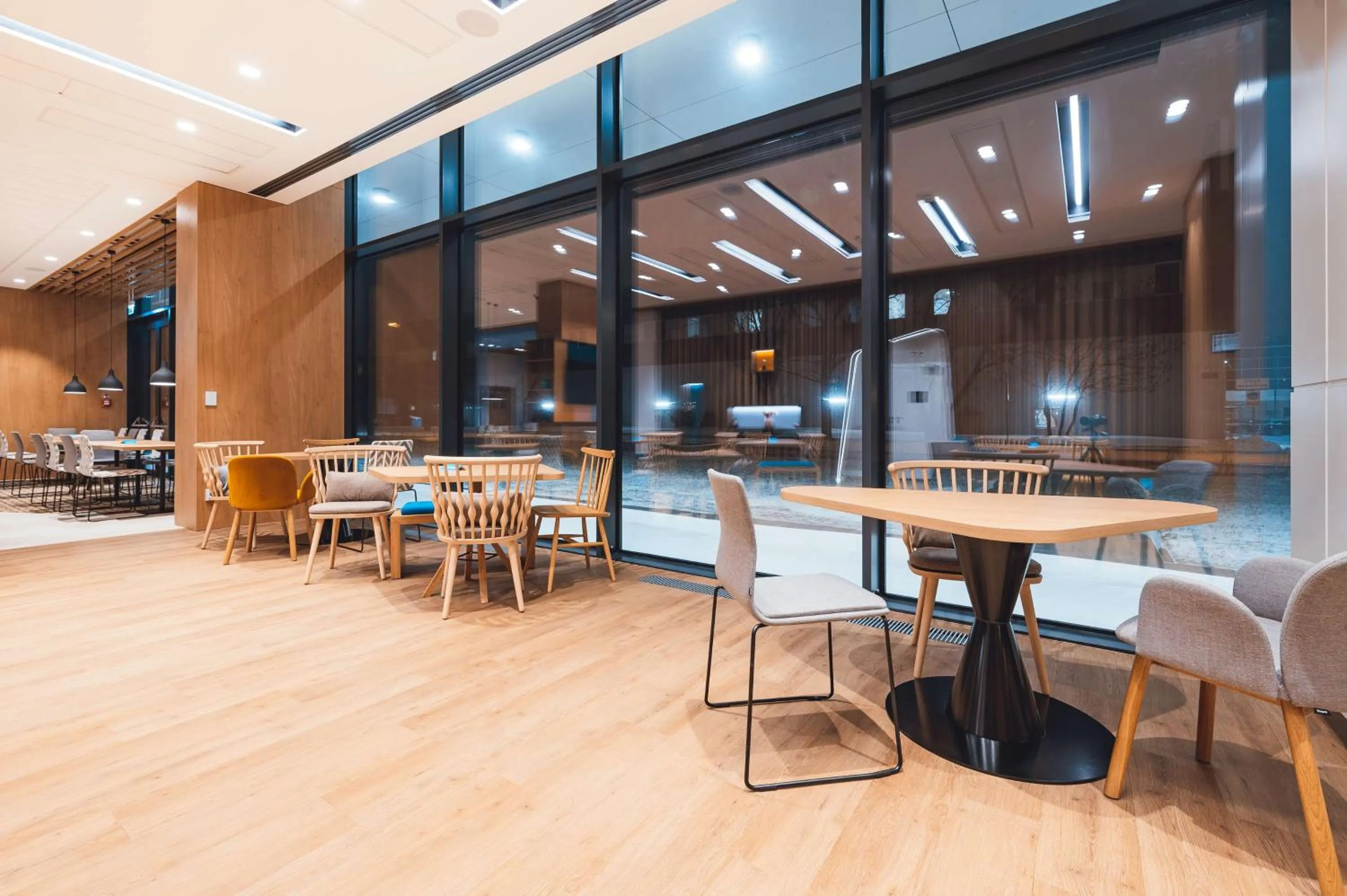 Dining area in Hampton By Hilton Warsaw Reduta