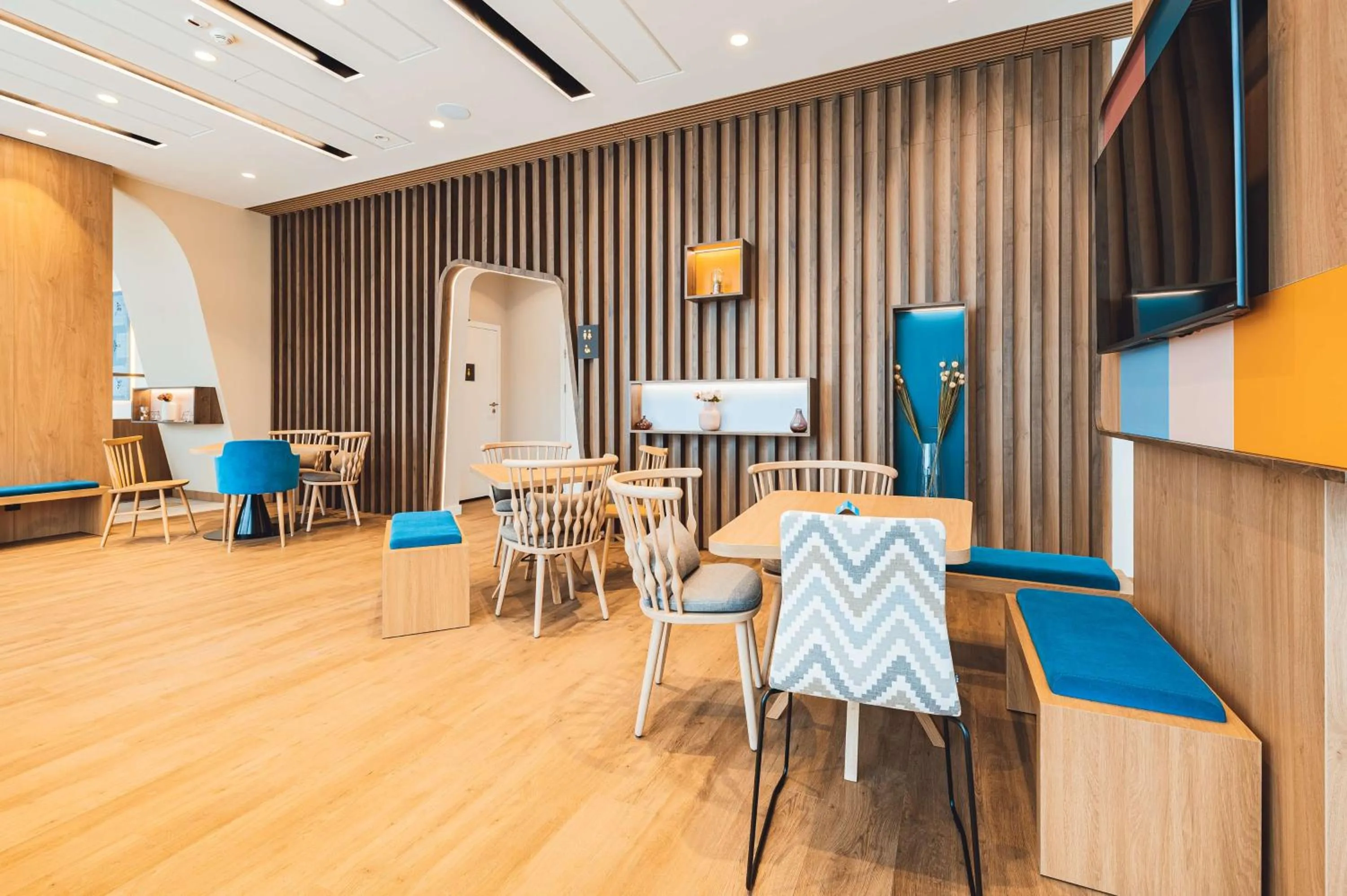 Dining area in Hampton By Hilton Warsaw Reduta