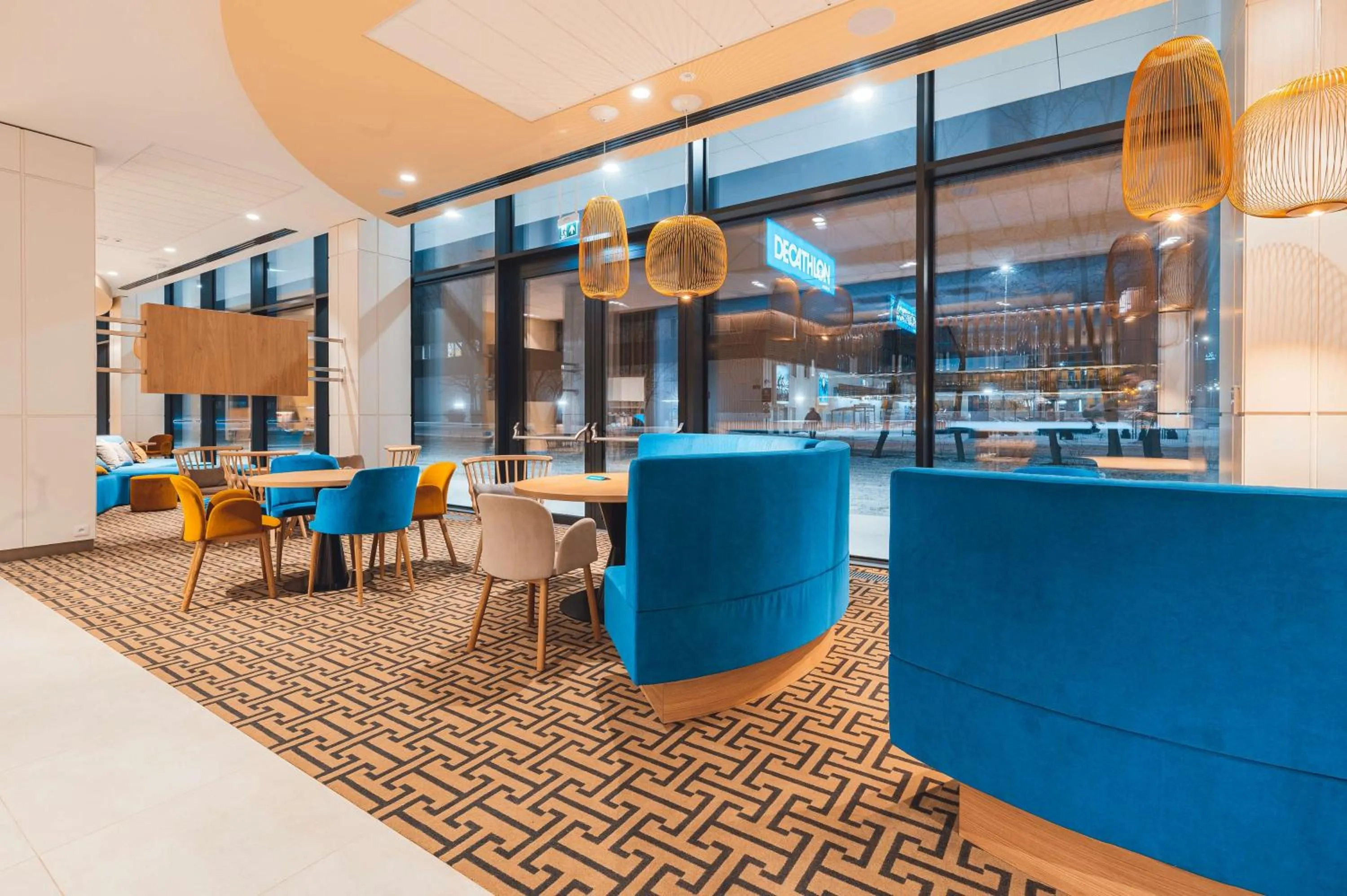 Dining area in Hampton By Hilton Warsaw Reduta