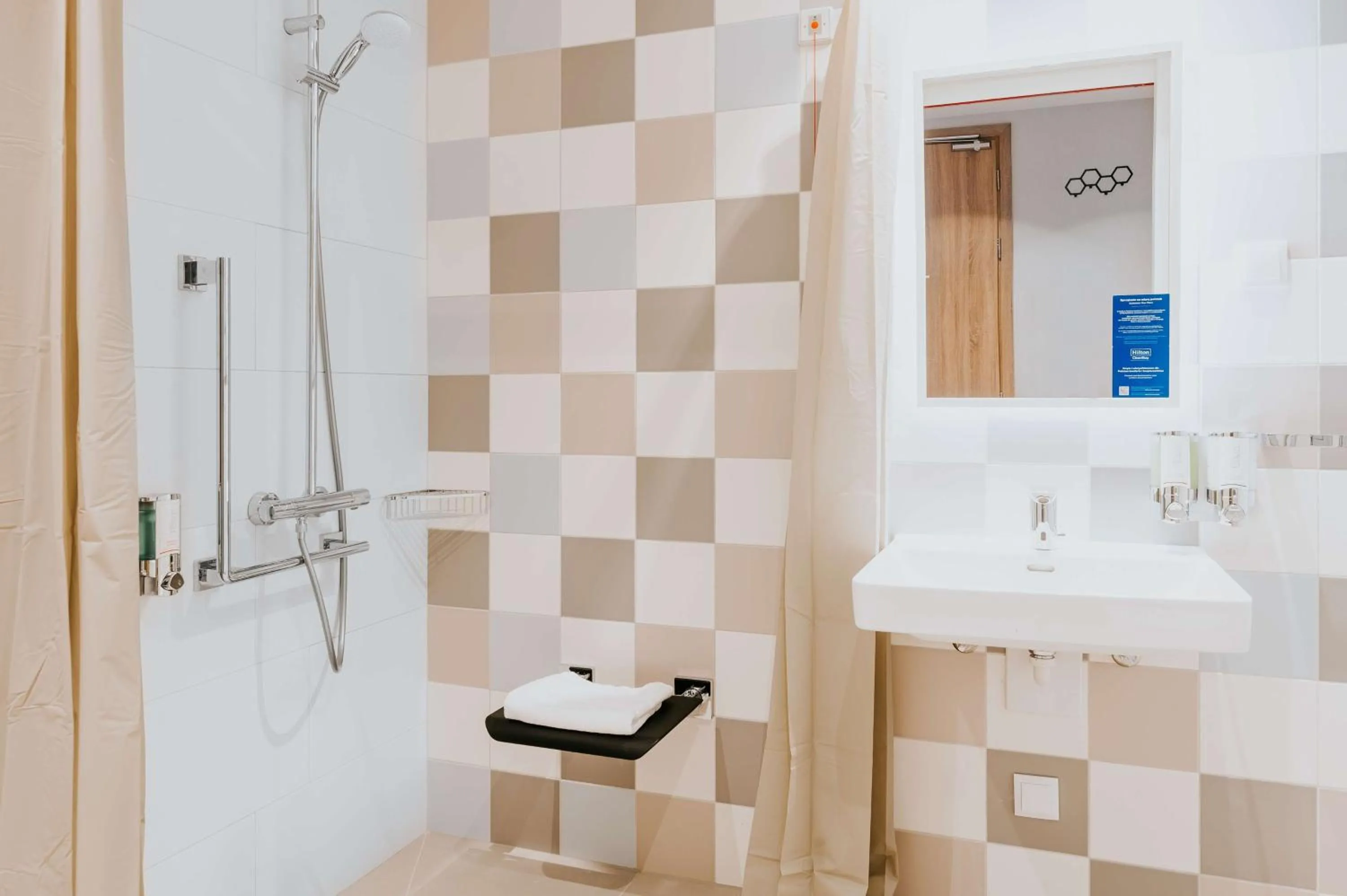 Bathroom in Hampton By Hilton Warsaw Reduta