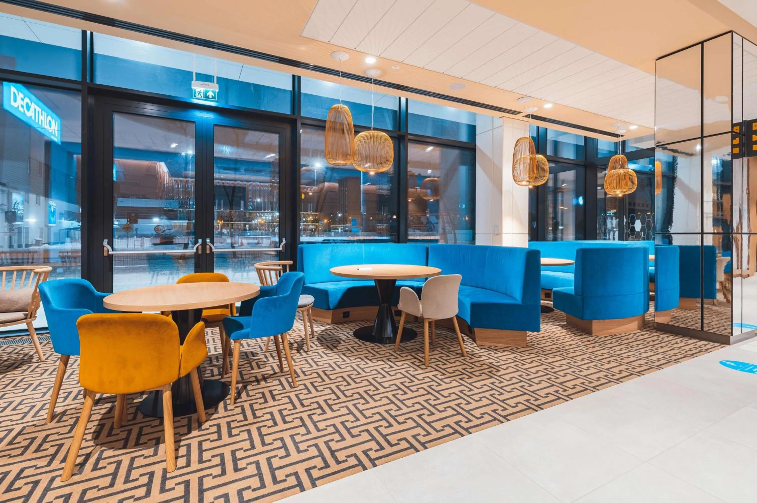 Lobby or reception in Hampton By Hilton Warsaw Reduta