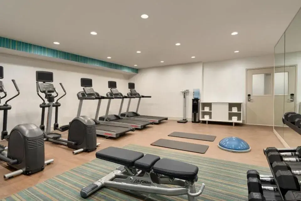 Fitness centre/facilities in Holiday Inn Express - Jamaica - JFK AirTrain - NYC by IHG Fitness centre/facilities in Holiday Inn Express - Jamaica - JFK AirTrain - NYC by IHG
