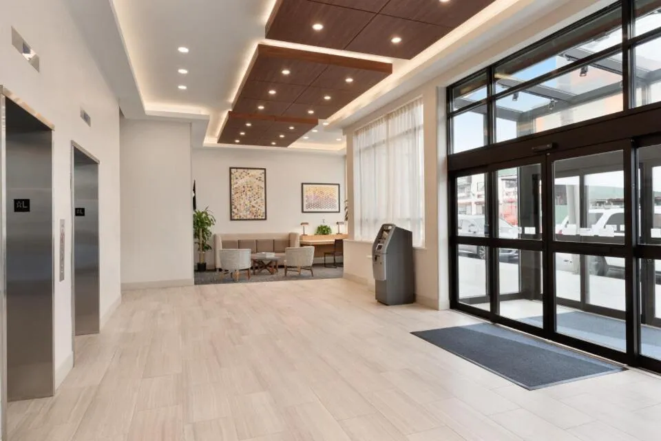 Lobby or reception in Holiday Inn Express - Jamaica - JFK AirTrain - NYC by IHG
