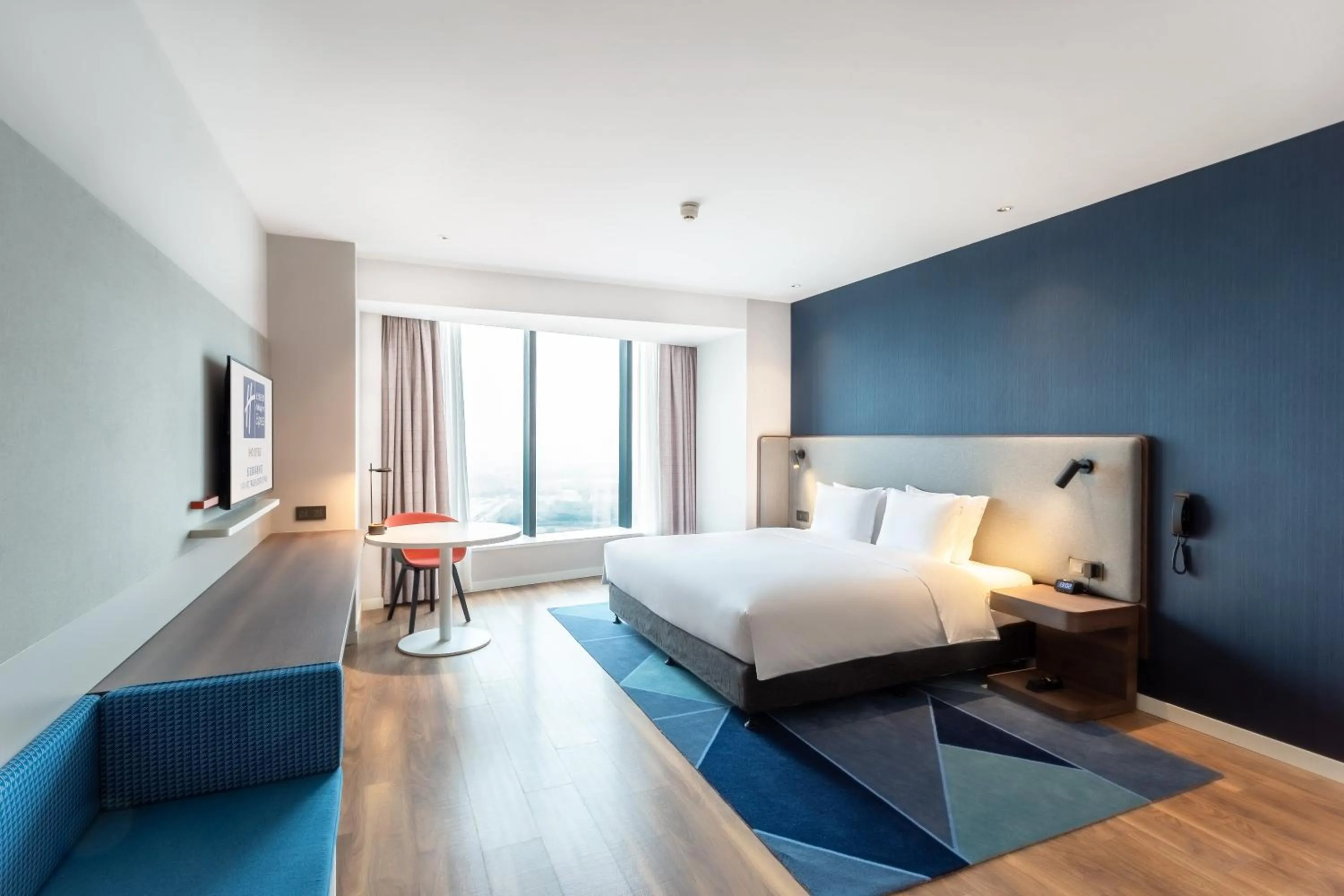 Photo of the whole room, Bed in Holiday Inn Express Xi'an Intl Trade&Logistic Park by IHG