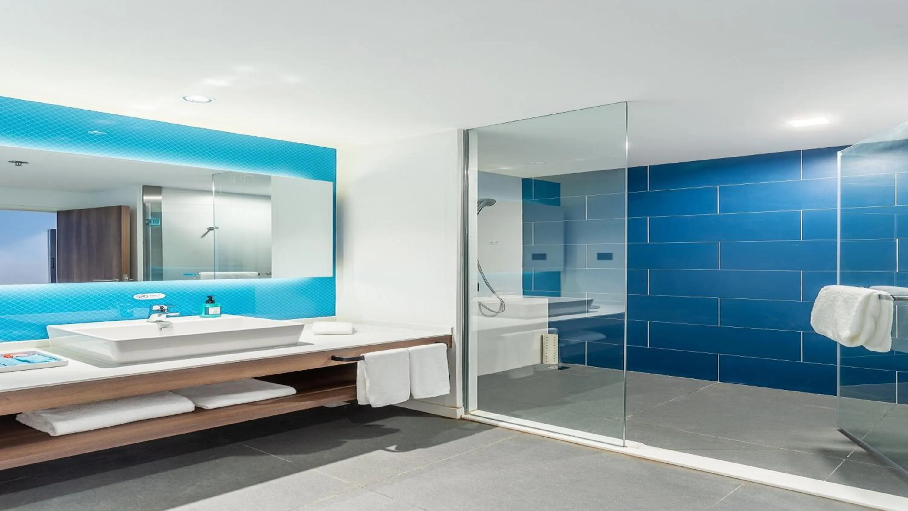 Bathroom in Holiday Inn Express Xi'an Intl Trade&Logistic Park by IHG