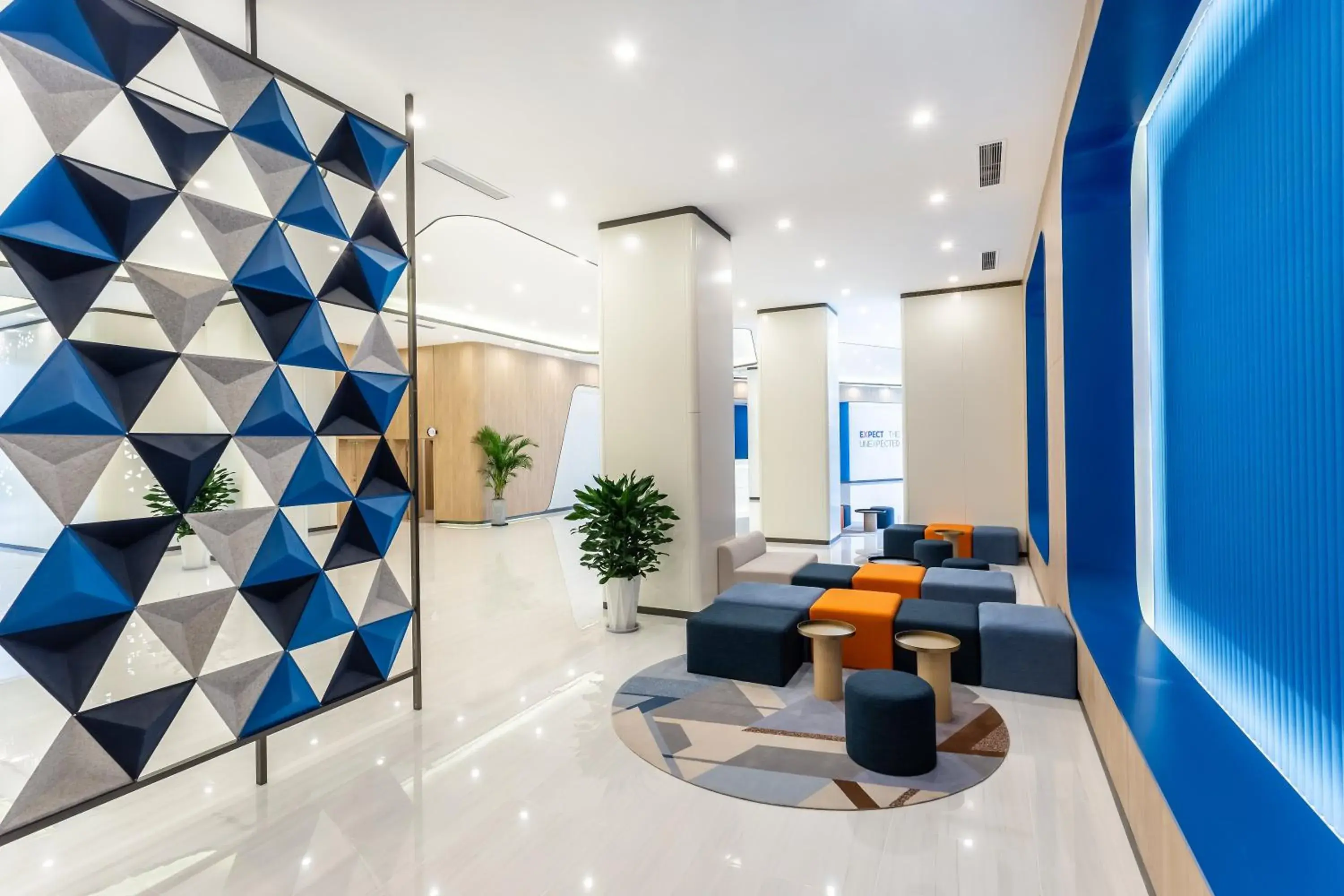 Property building in Holiday Inn Express Xi'an Intl Trade&Logistic Park by IHG Property building in Holiday Inn Express Xi'an Intl Trade&Logistic Park by IHG