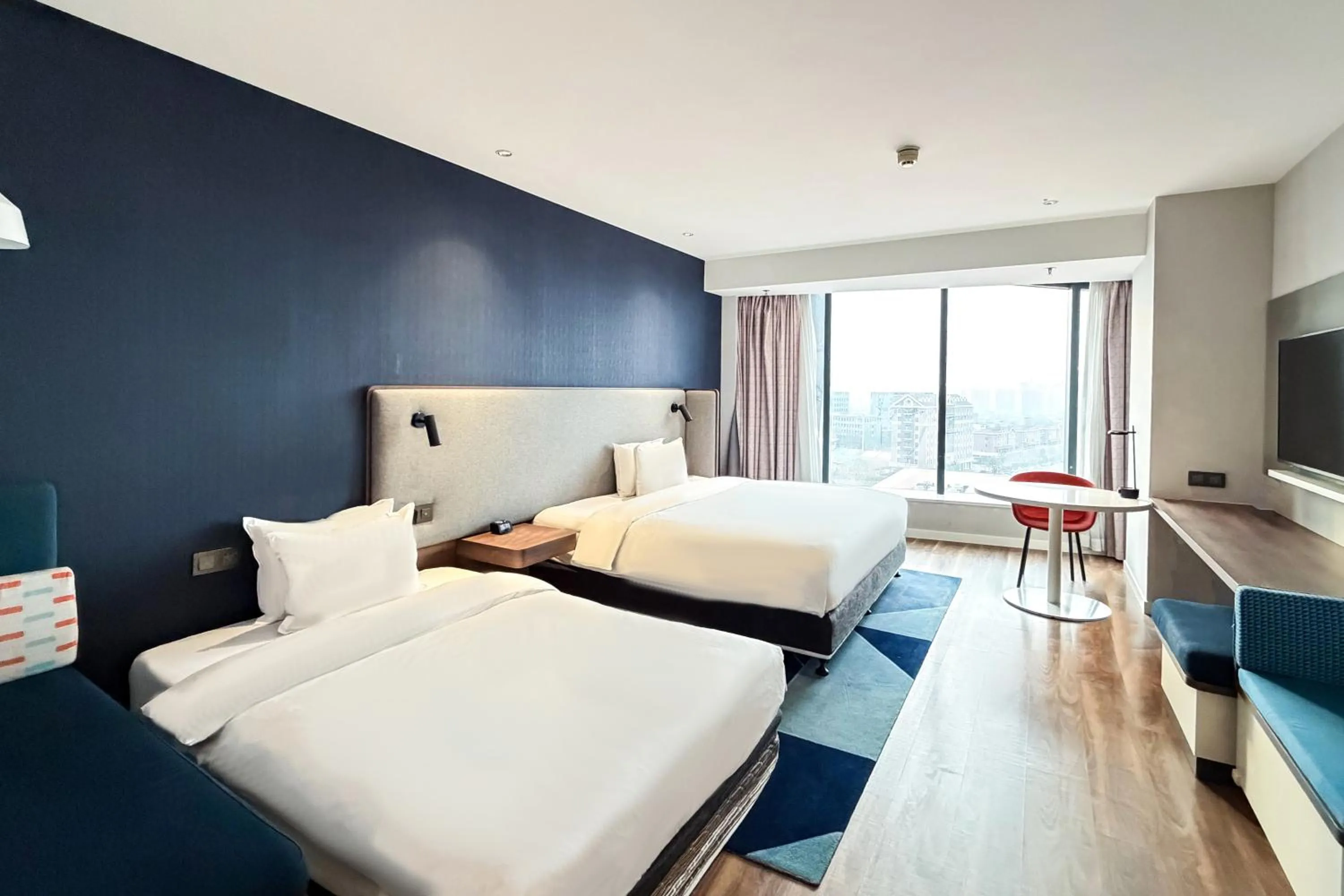 Property building, Bed in Holiday Inn Express Xi'an Intl Trade&Logistic Park by IHG