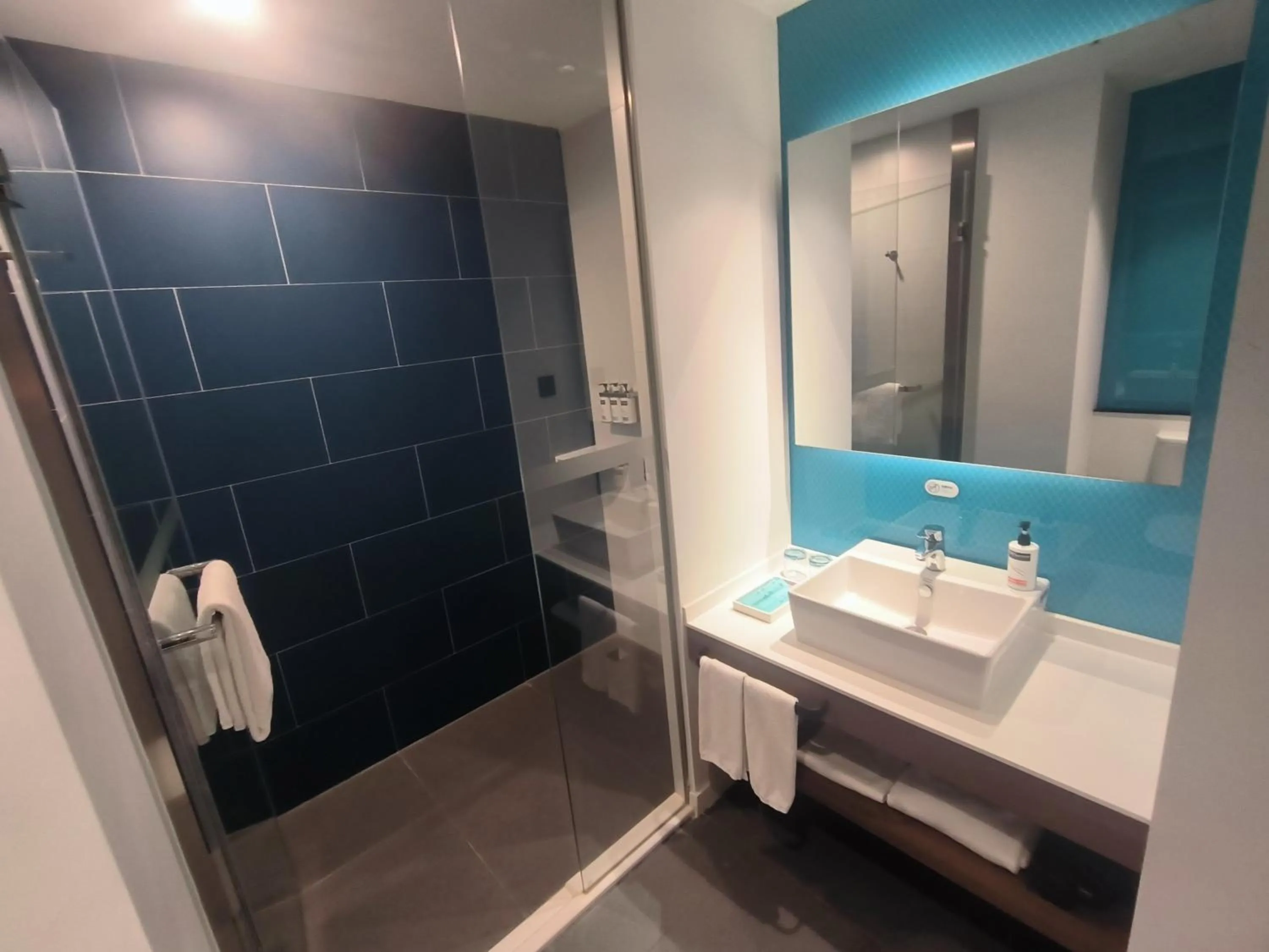 Toilet in Holiday Inn Express Xi'an Intl Trade&Logistic Park by IHG