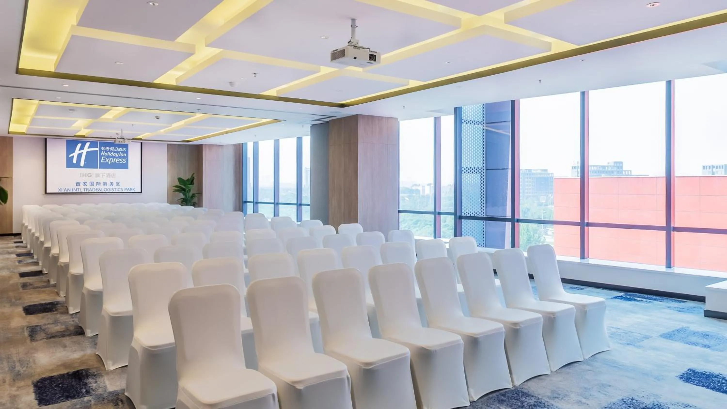 Meeting/conference room in Holiday Inn Express Xi'an Intl Trade&Logistic Park by IHG