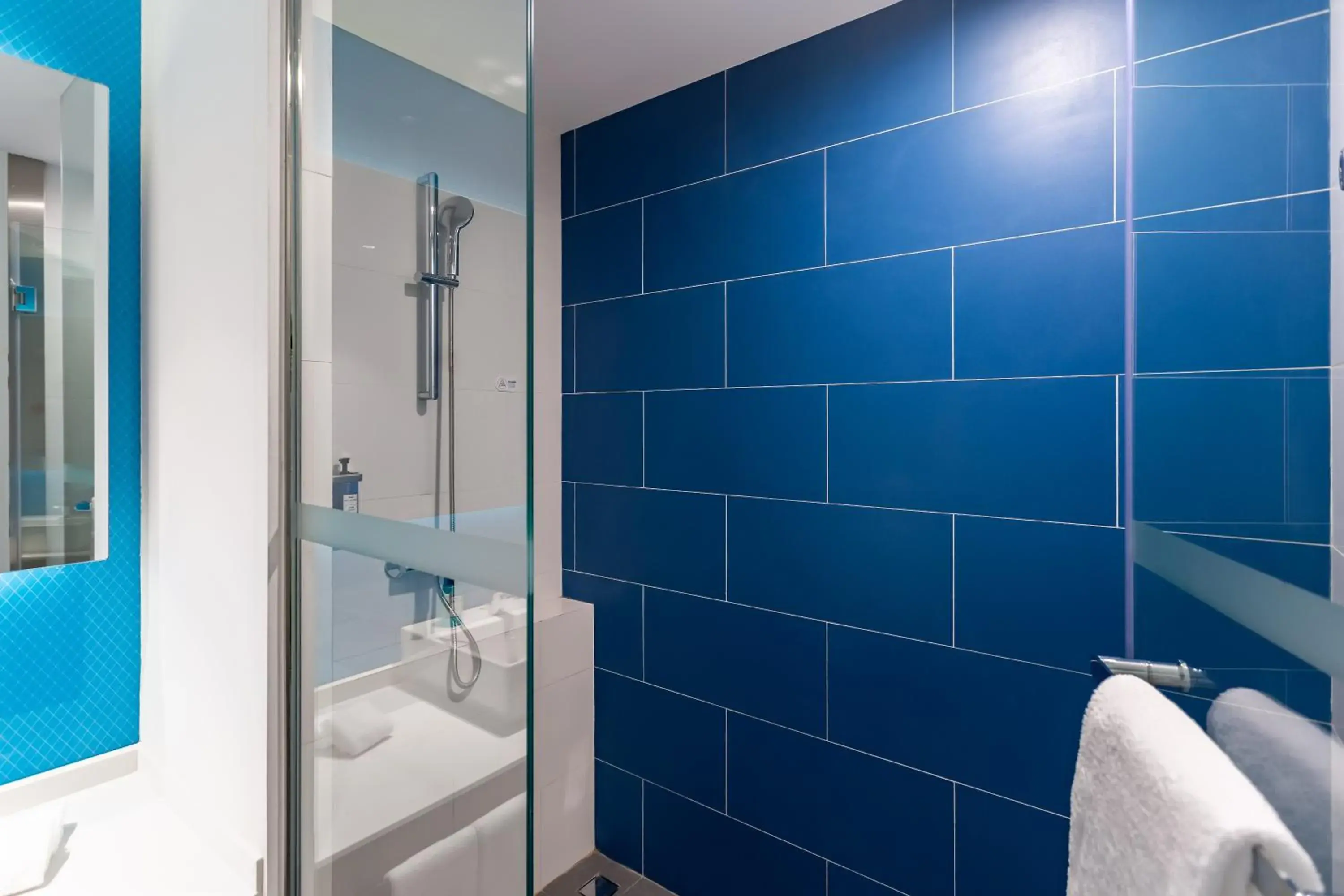 Bathroom in Holiday Inn Express Xi'an Intl Trade&Logistic Park by IHG Bathroom in Holiday Inn Express Xi'an Intl Trade&Logistic Park by IHG