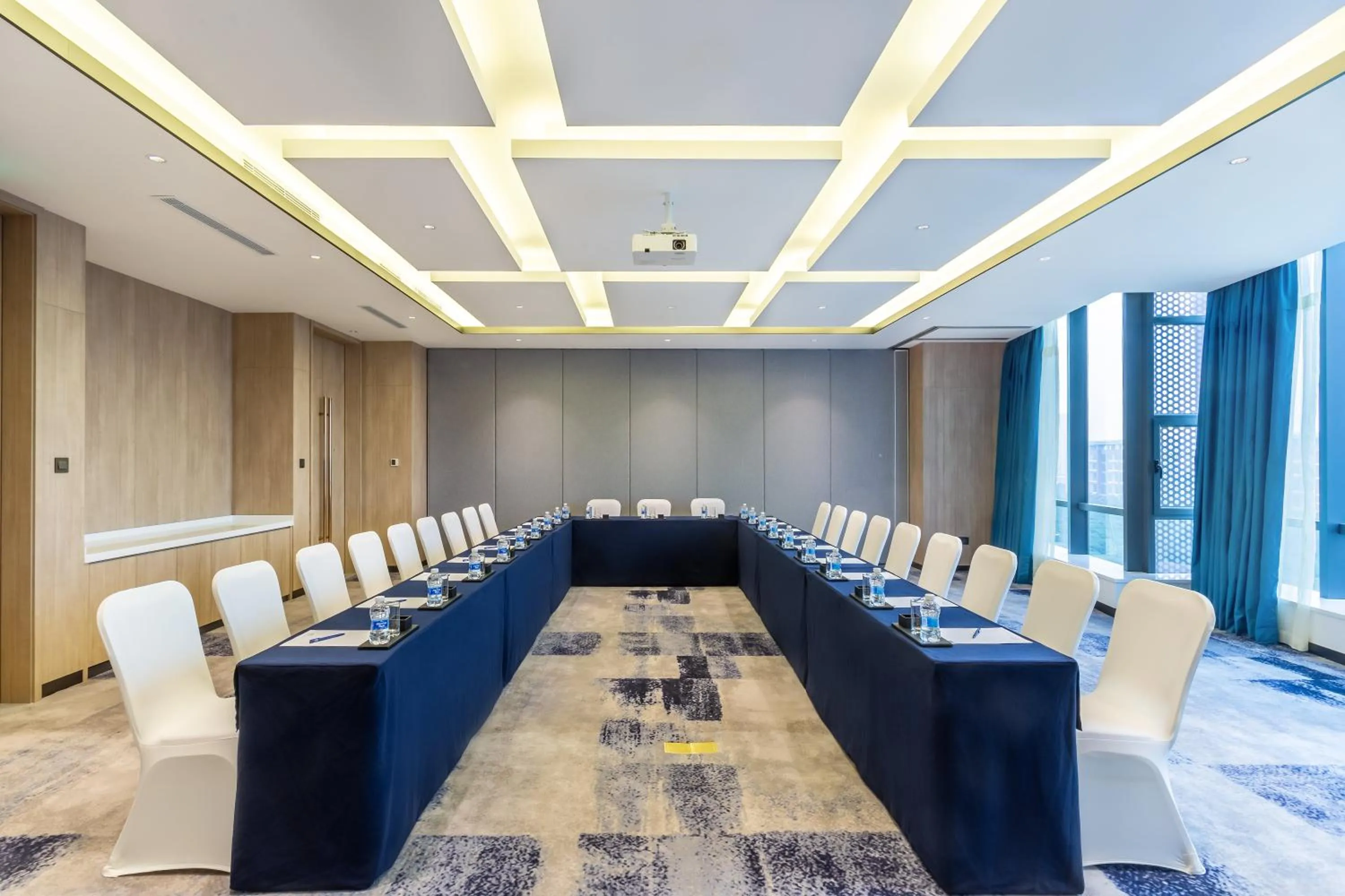 Meeting/conference room in Holiday Inn Express Xi'an Intl Trade&Logistic Park by IHG