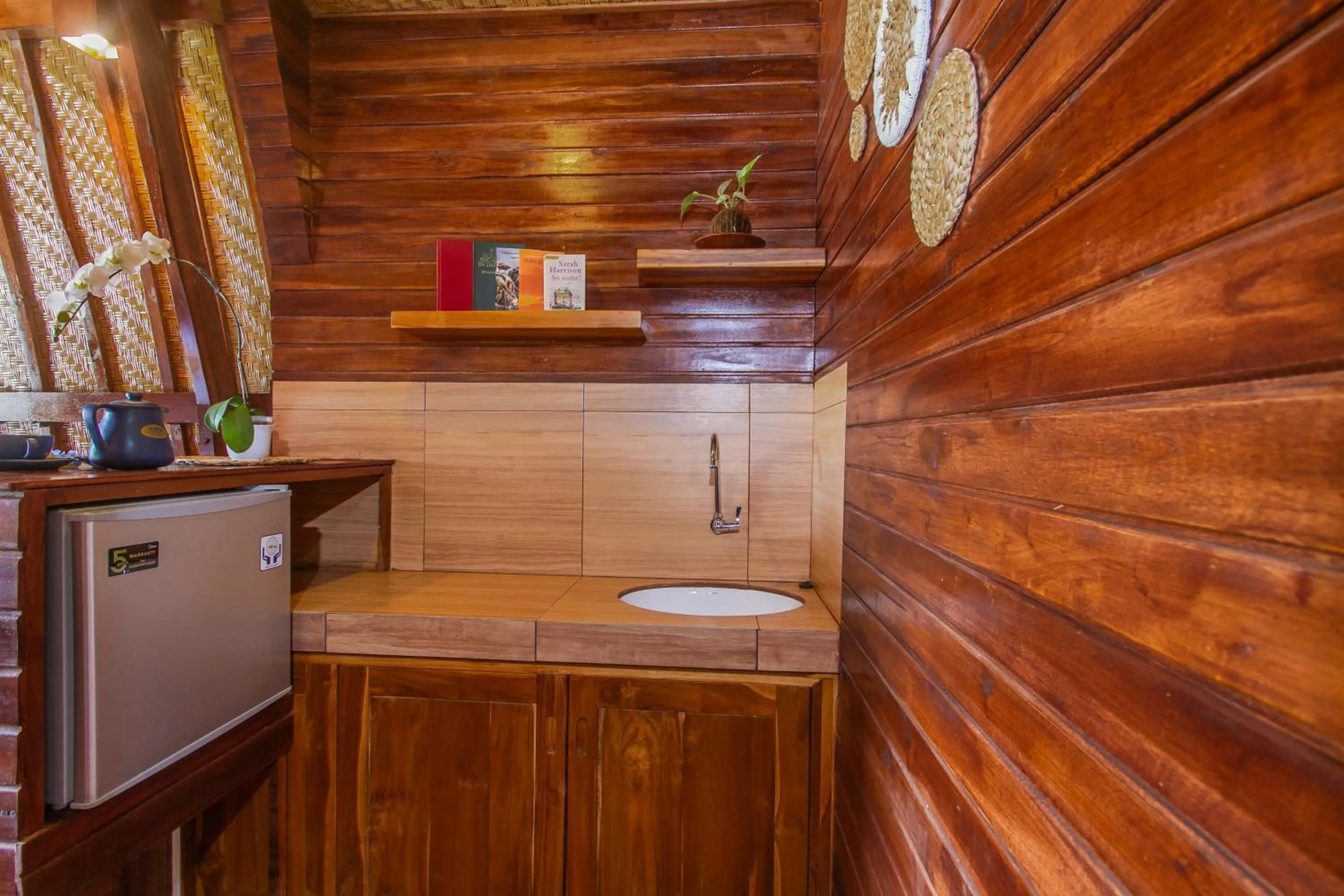 oven in Mailaku House