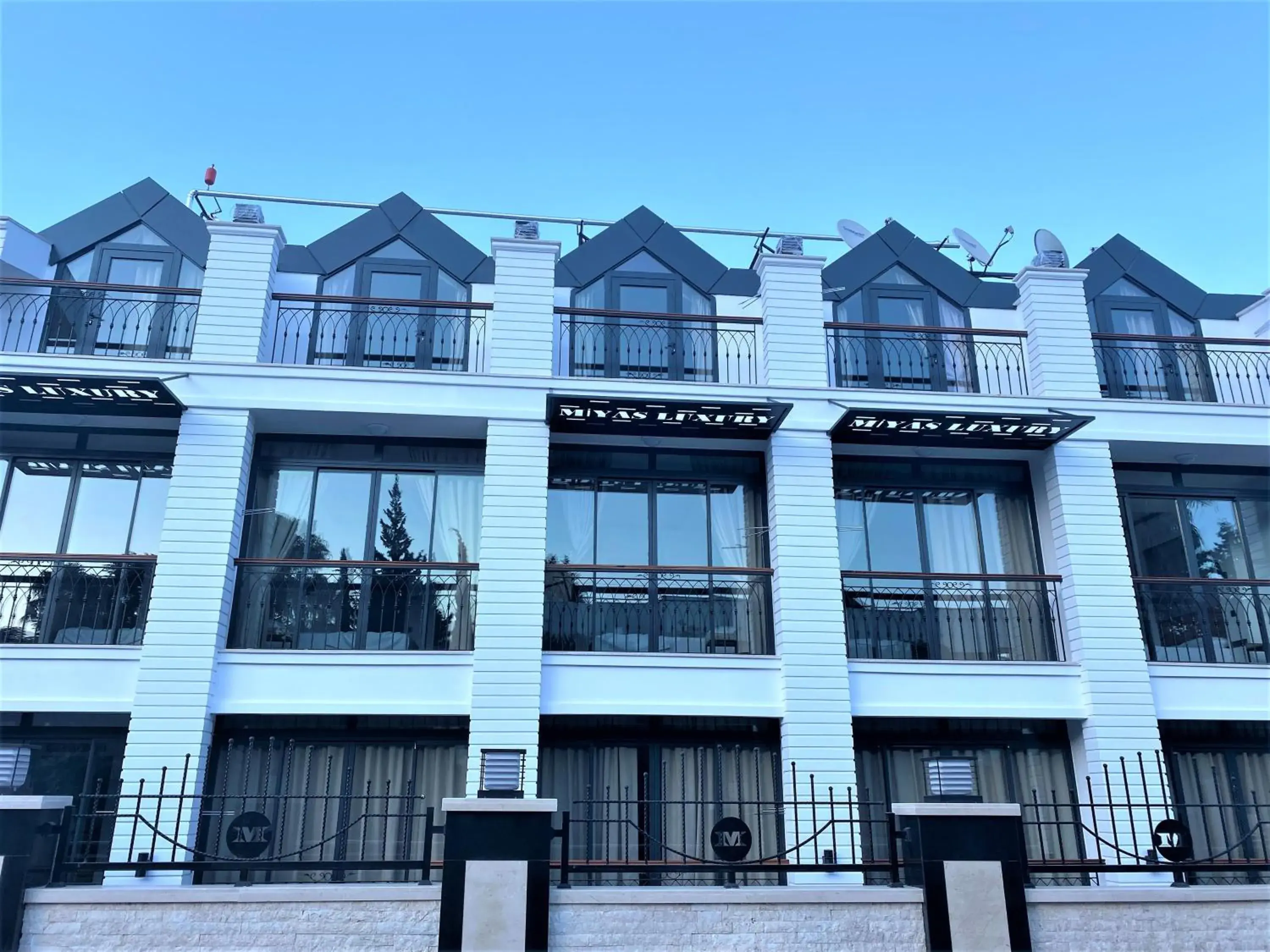 Property building in MİYAS LUXURY HOTEL Property building in MİYAS LUXURY HOTEL