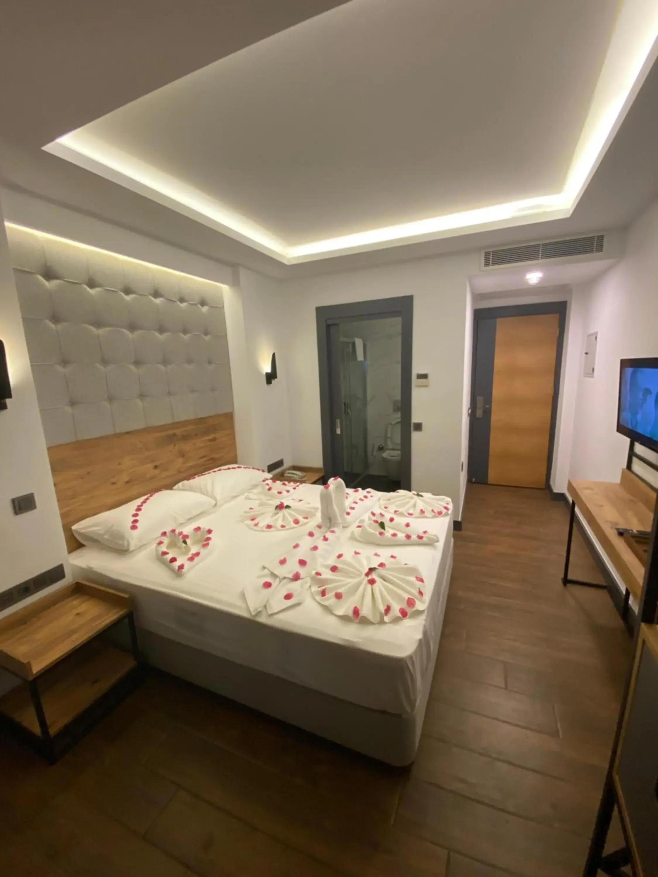 Bed in MİYAS LUXURY HOTEL Bed in MİYAS LUXURY HOTEL